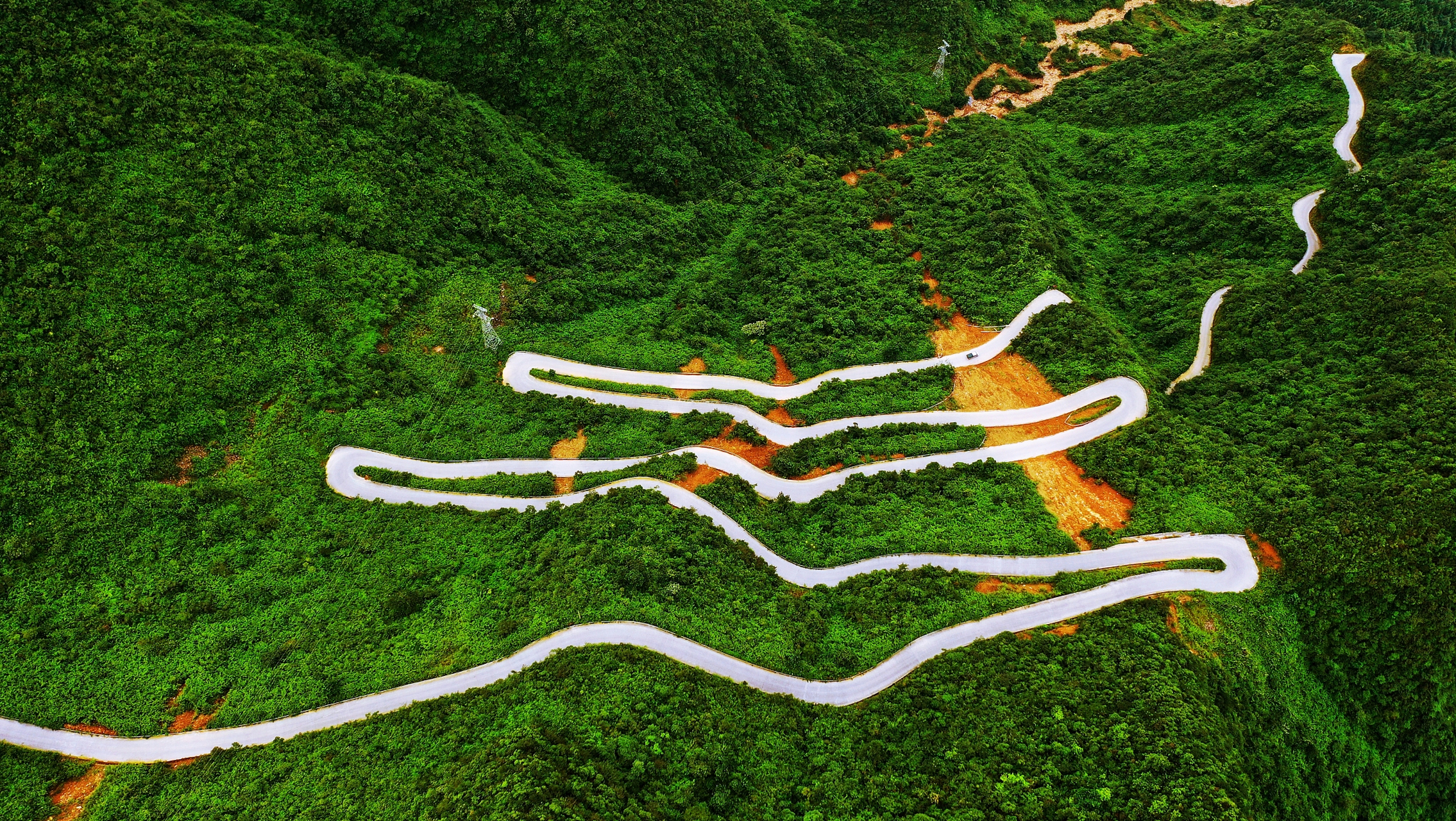 秋名山是日本群马县的上毛三山之一,实名榛名山,是由妙义山,赤城山