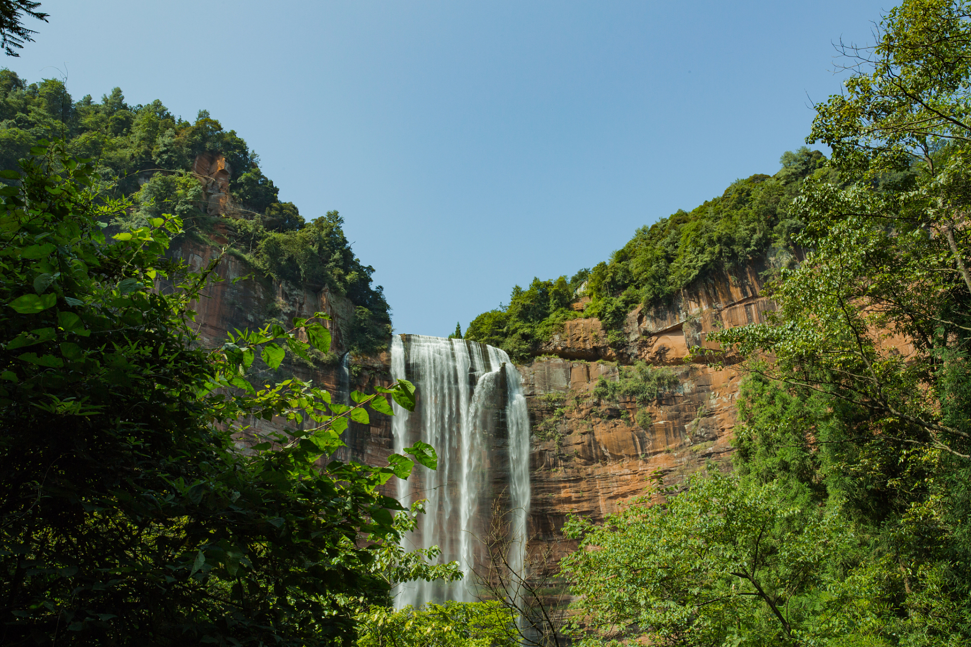 望乡台瀑布在国家级重点风景名胜区四面山,位于重庆市江津区南部,距