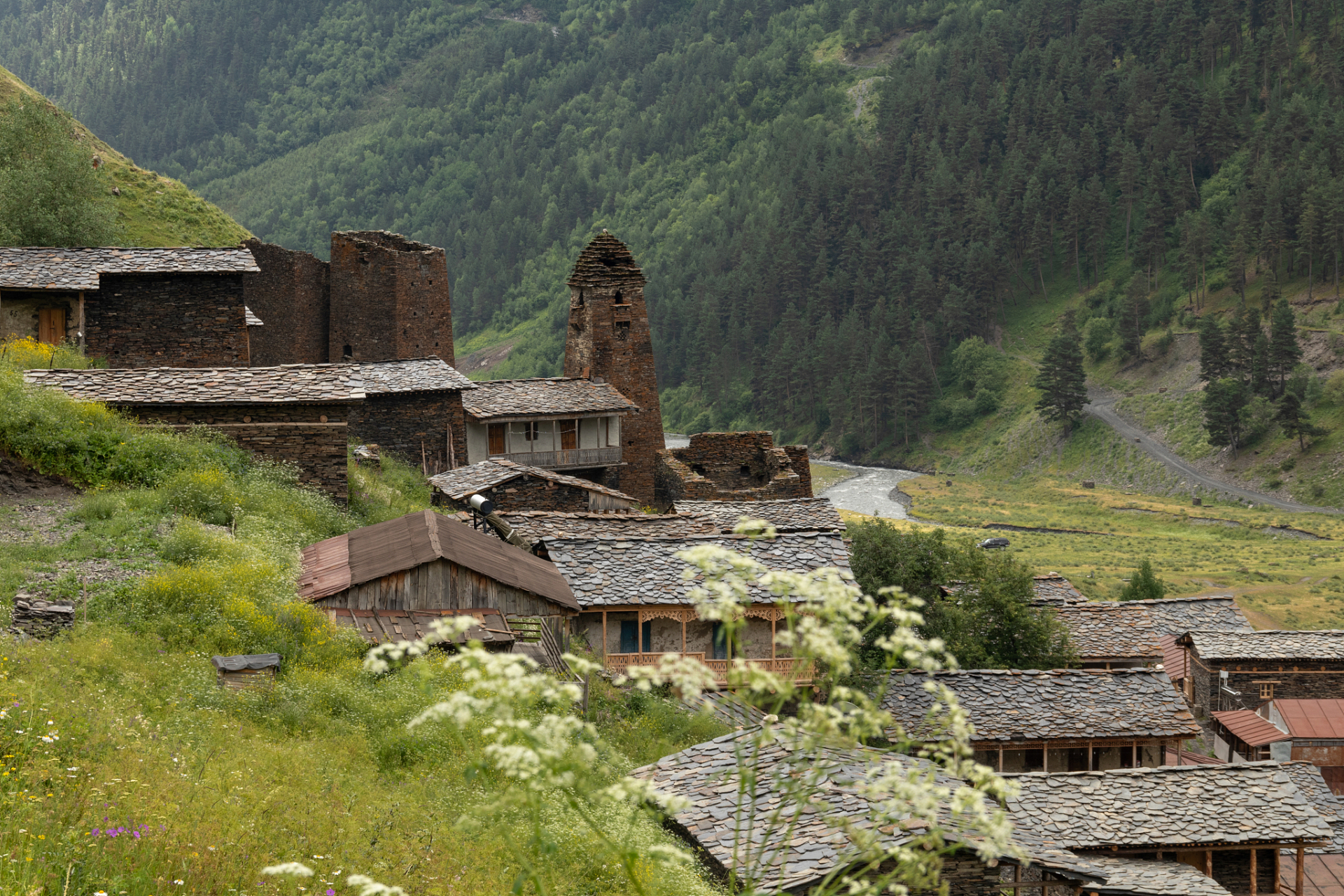 木卡羌寨,一个岩石上的羌族古寨,一个灌马茶马古道的重要关卡,一个