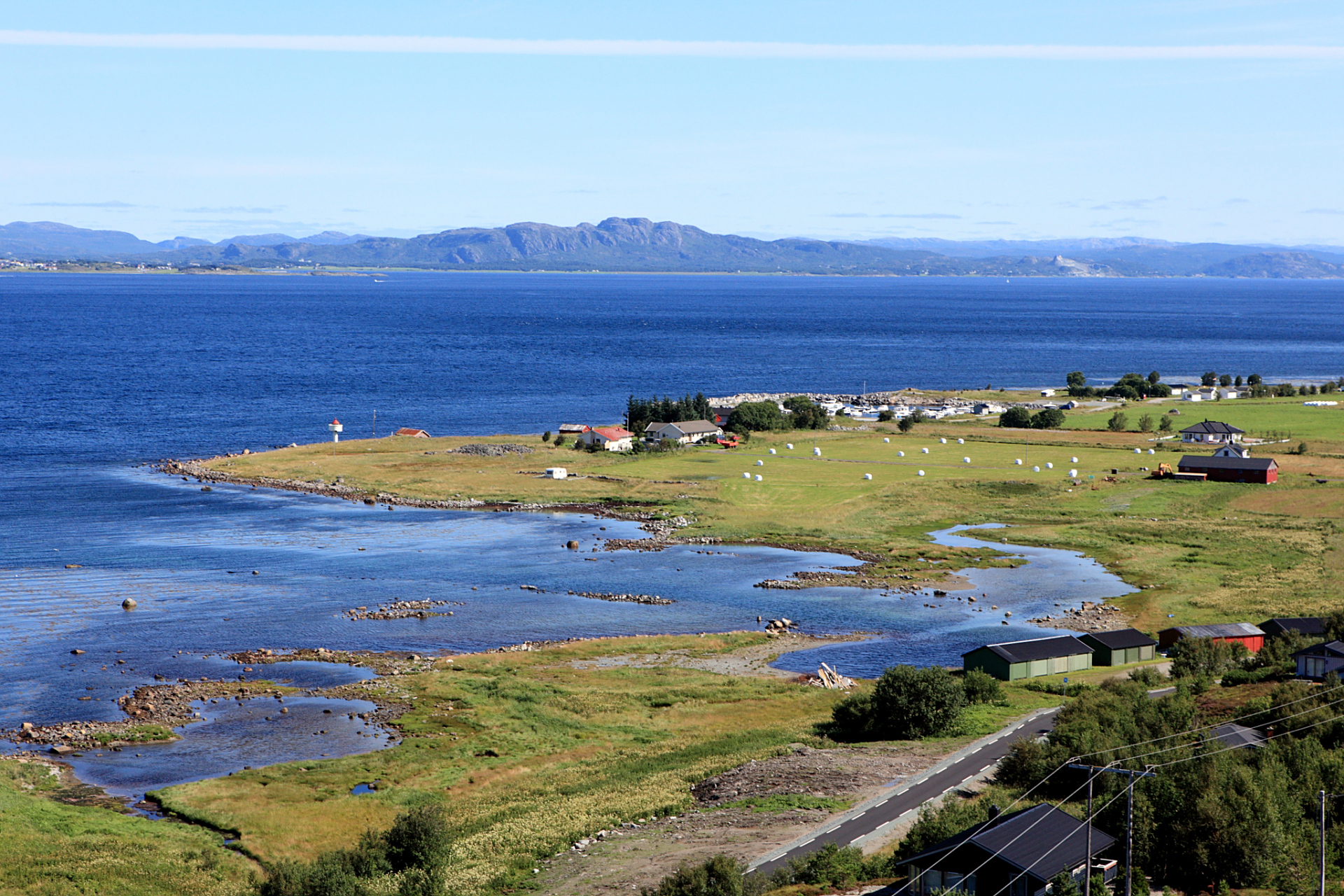 多伦湖旅游区位于内蒙古自治区锡林郭勒盟多伦县大河口乡,拥有2万亩的