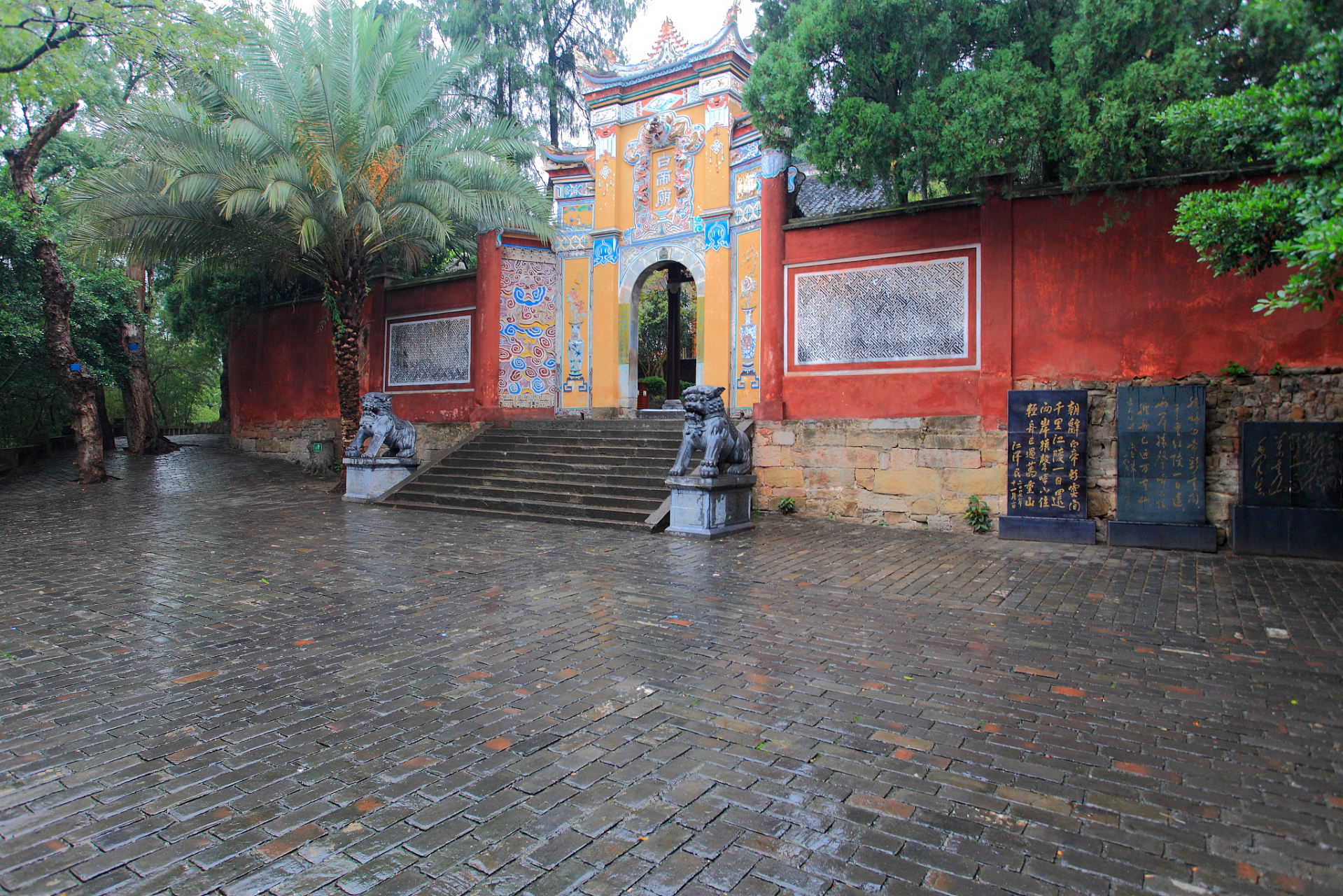 内江旅游十大必去景点包括:川东生态动物园,西林古渡,资中县杨柳滩