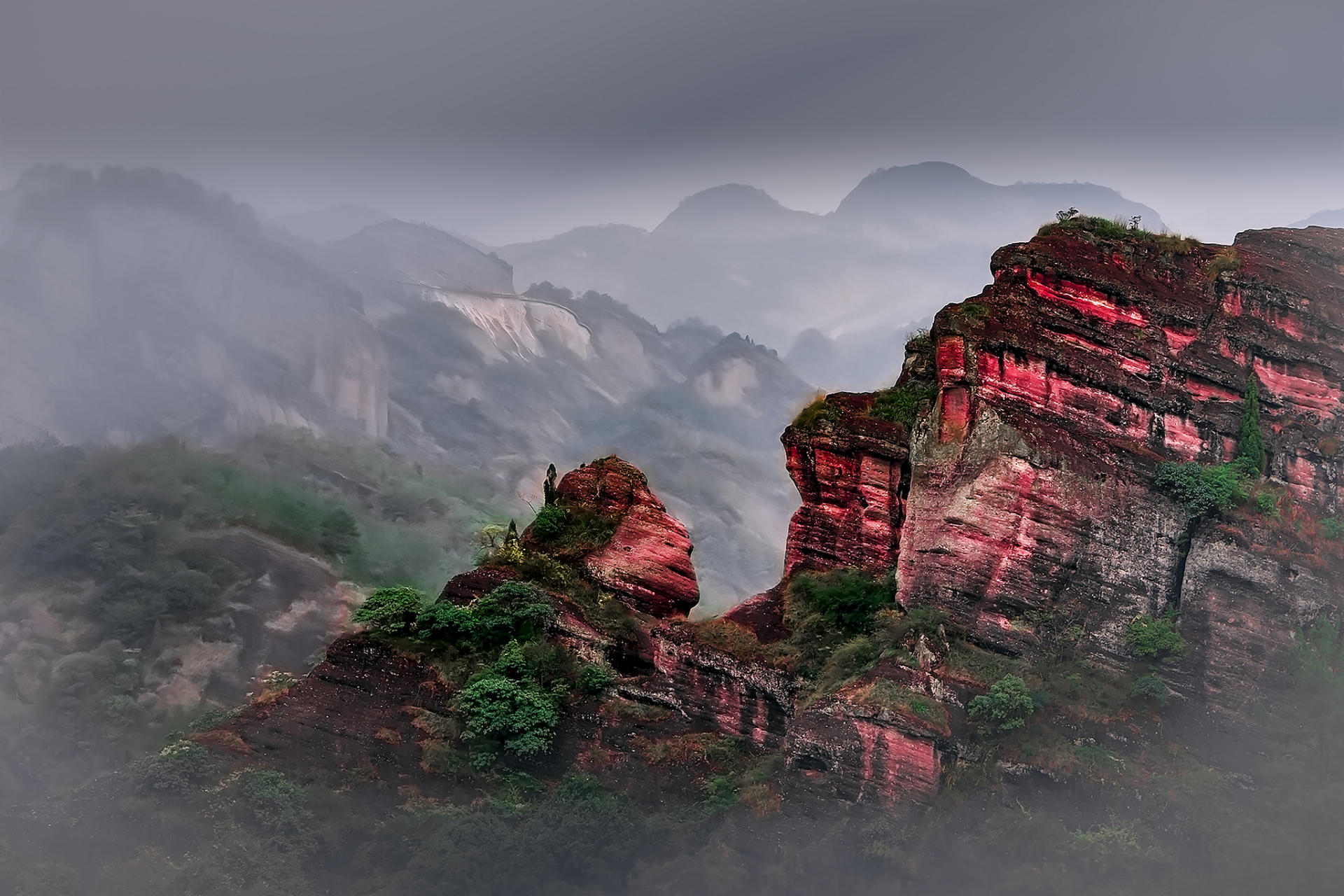 如果你想在罗田游玩两天,可以参考以下行程安排: 第一天: - 早上:抵达