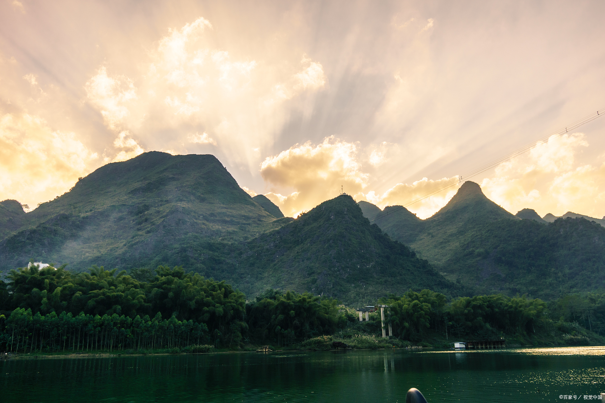 以下是一个河源二日游的最佳行程安排:  第一天:  - 上午:前往河源