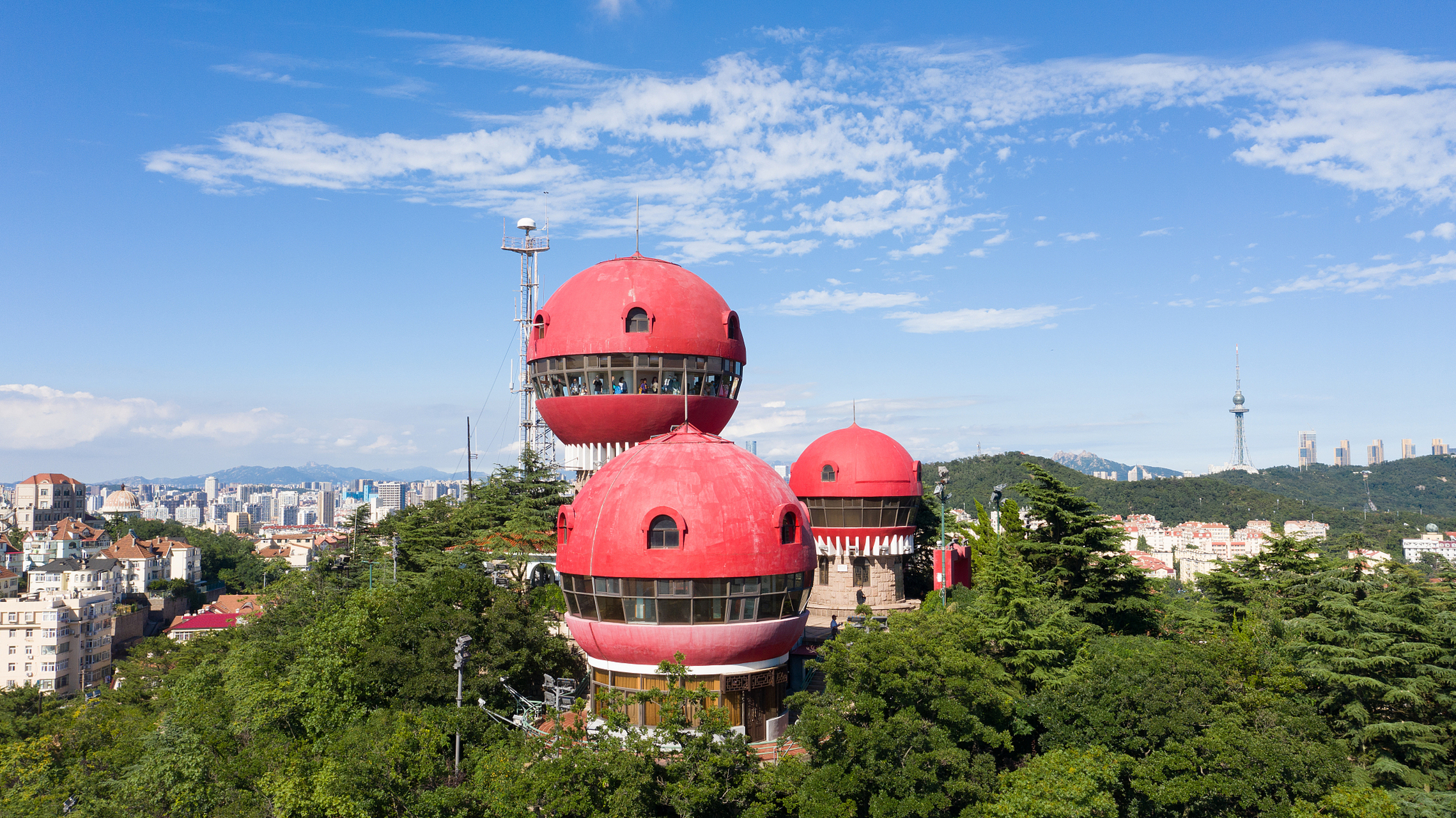 青岛信号山是市区较高的一座山,位于市南区,是青岛市的重要景点之一.