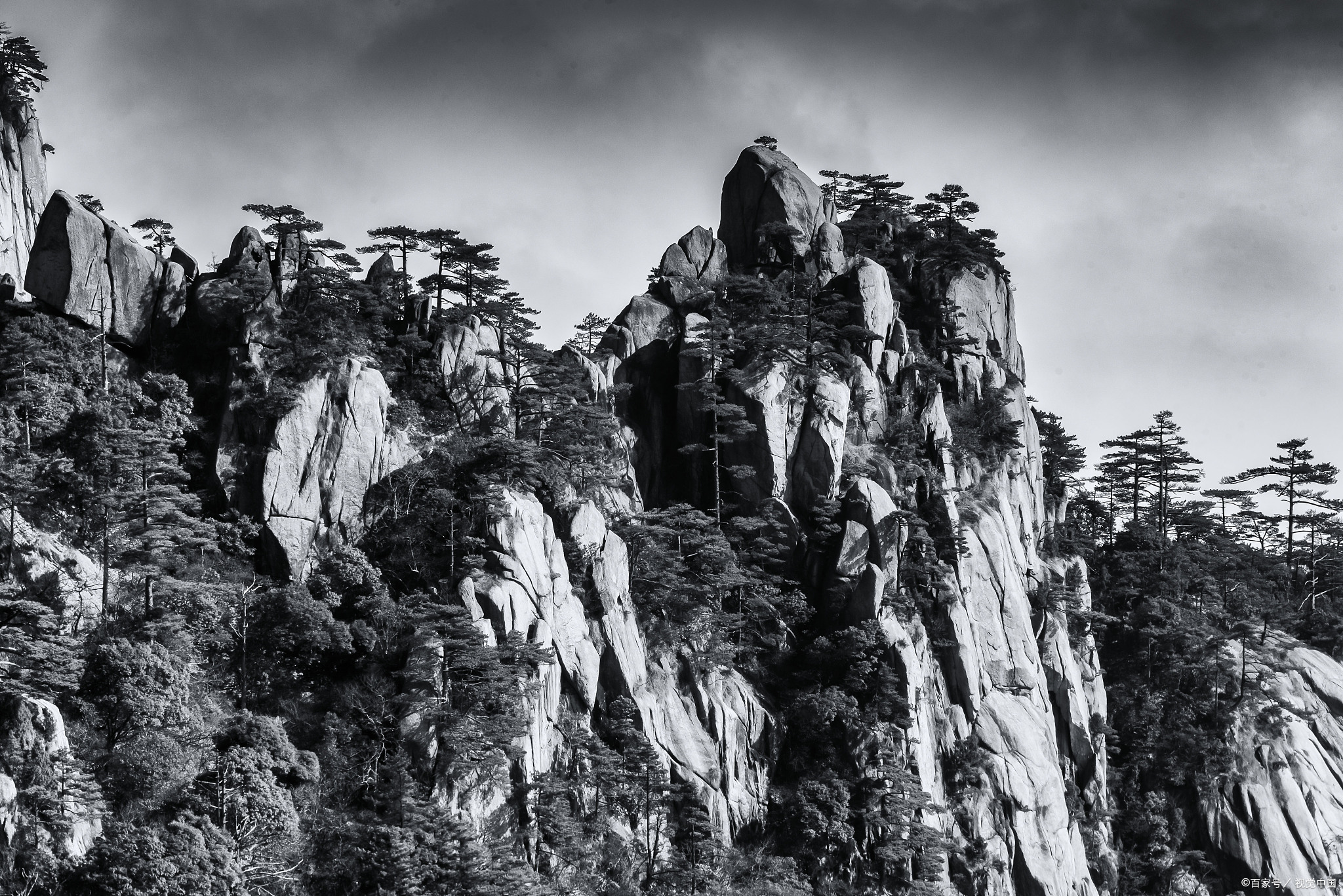 一,地理位置 地处安徽省南部黄山市境内,地跨市内黟县,休宁县和