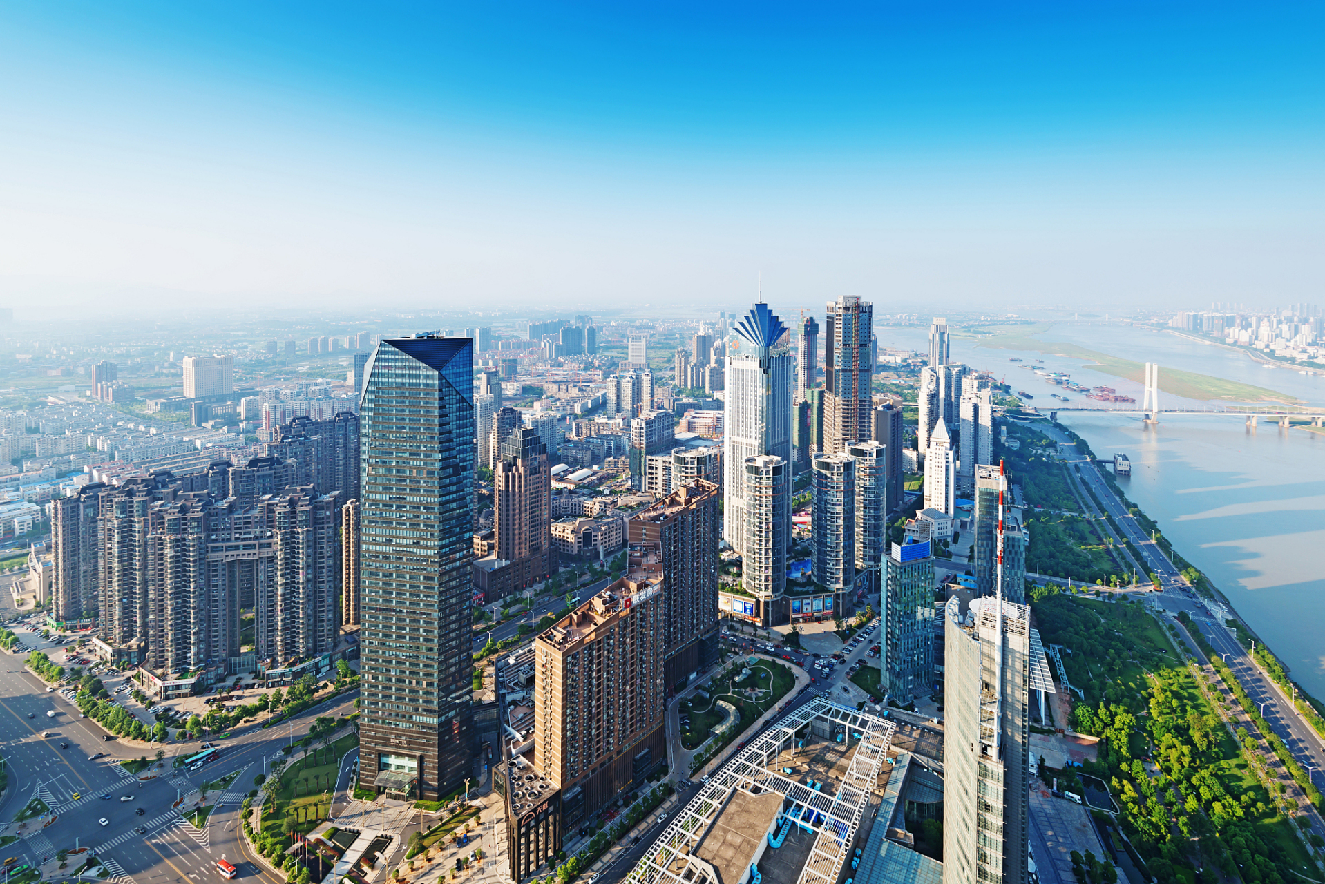 南昌,一座赣江穿城而过的省会城市  南昌,江西省的省会城市,一座赣江