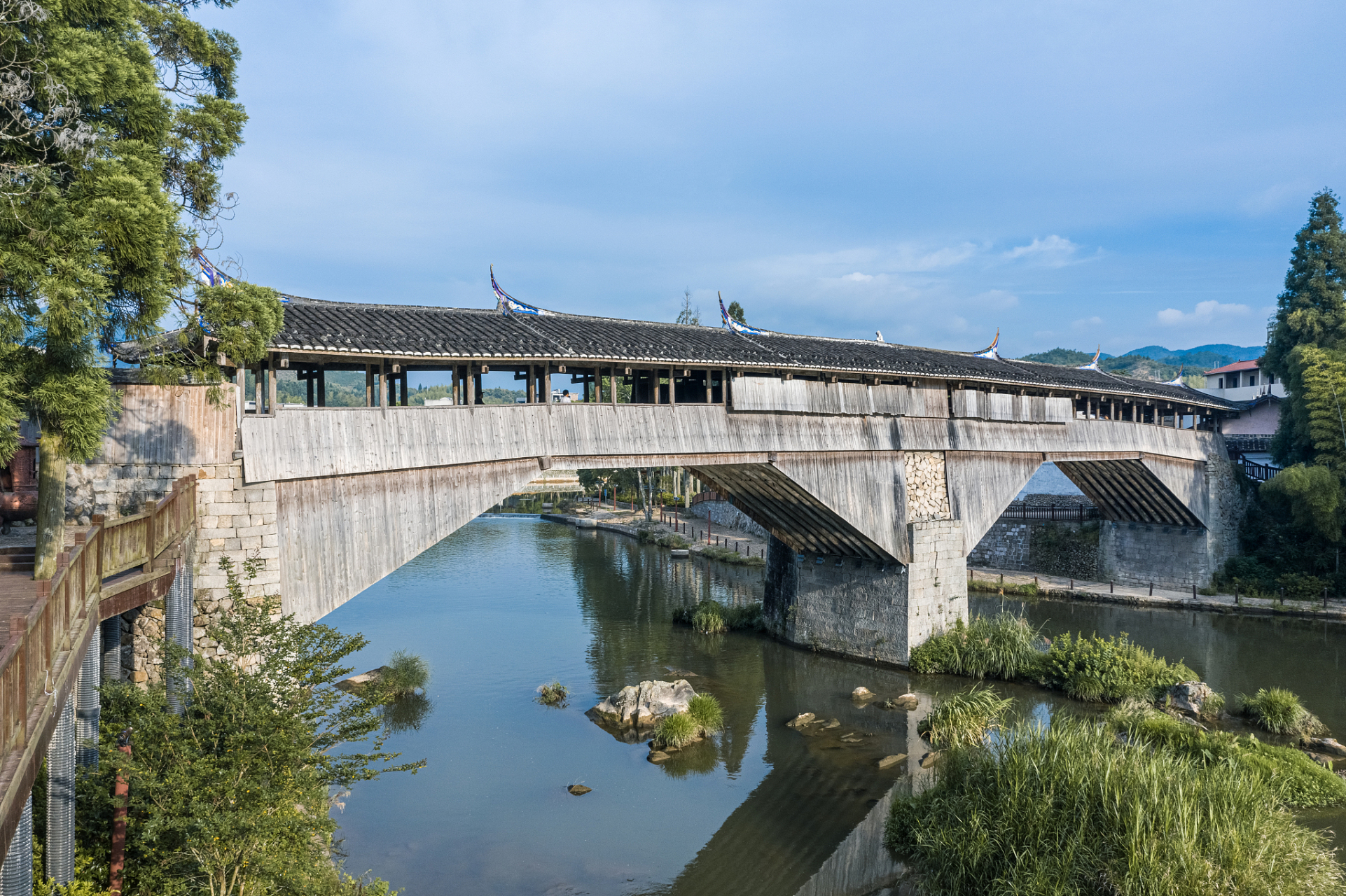 永安桥,又被称为大石桥,是沈阳市一座保存较为完整的清代石拱桥,建于