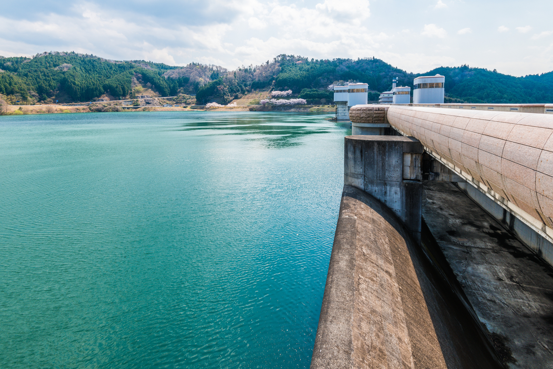 水库免费开放给市民做天然泳池  百色市政府开放水库供市民做天然泳池