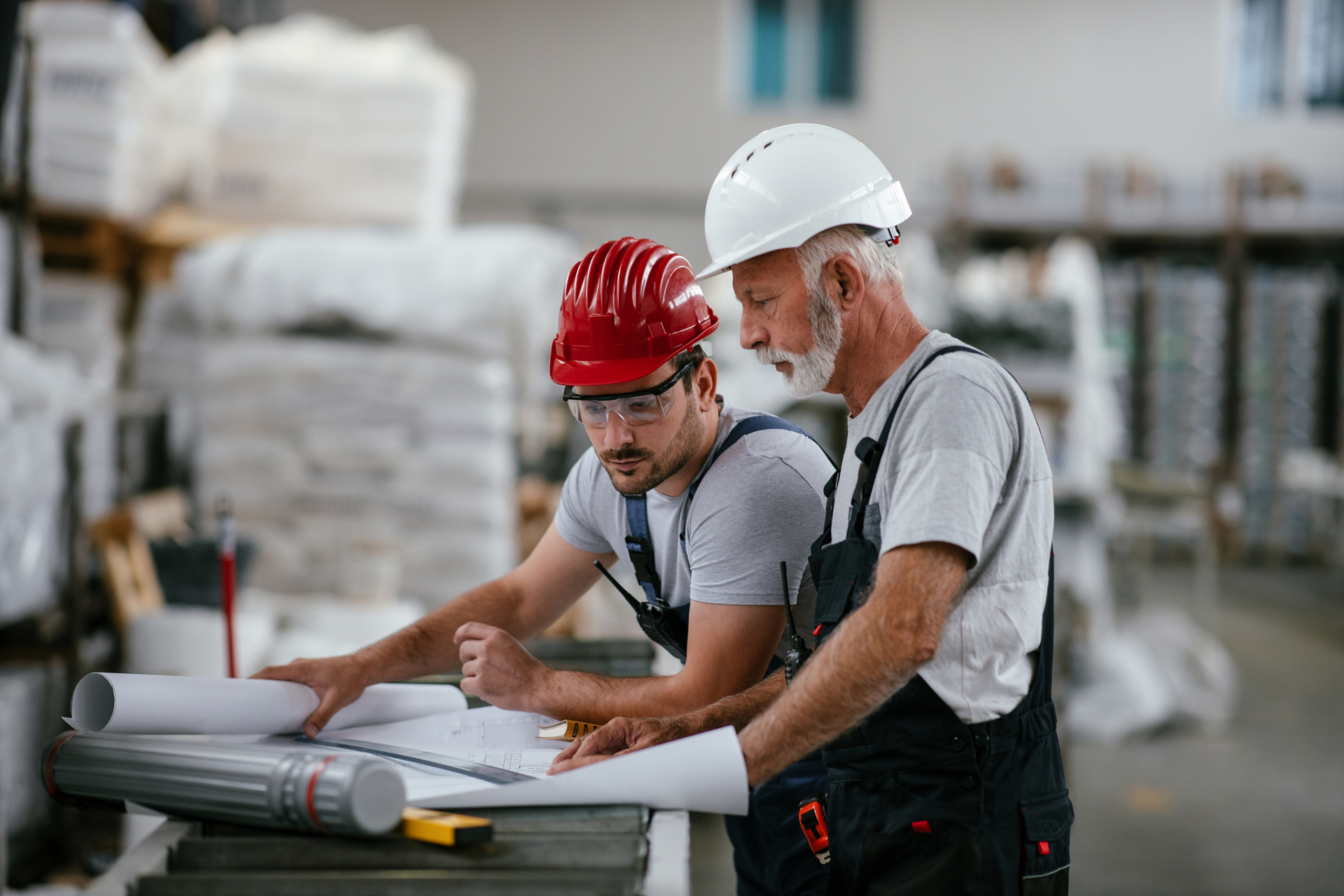 一大早就接到工地王总监的电话,让我好好管一管现场干活的工人,太不像