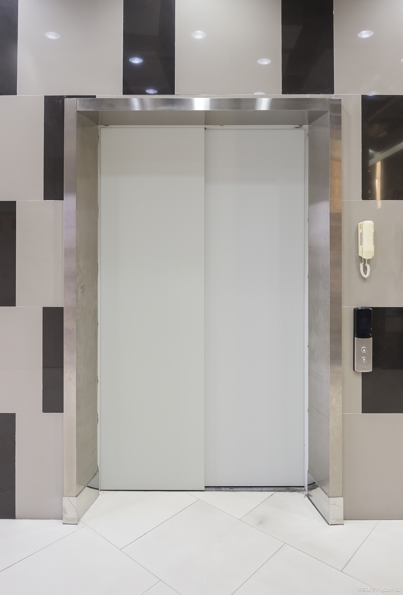 1 电梯门的使用寿命是评估电梯整体安全性能的关键因素之一