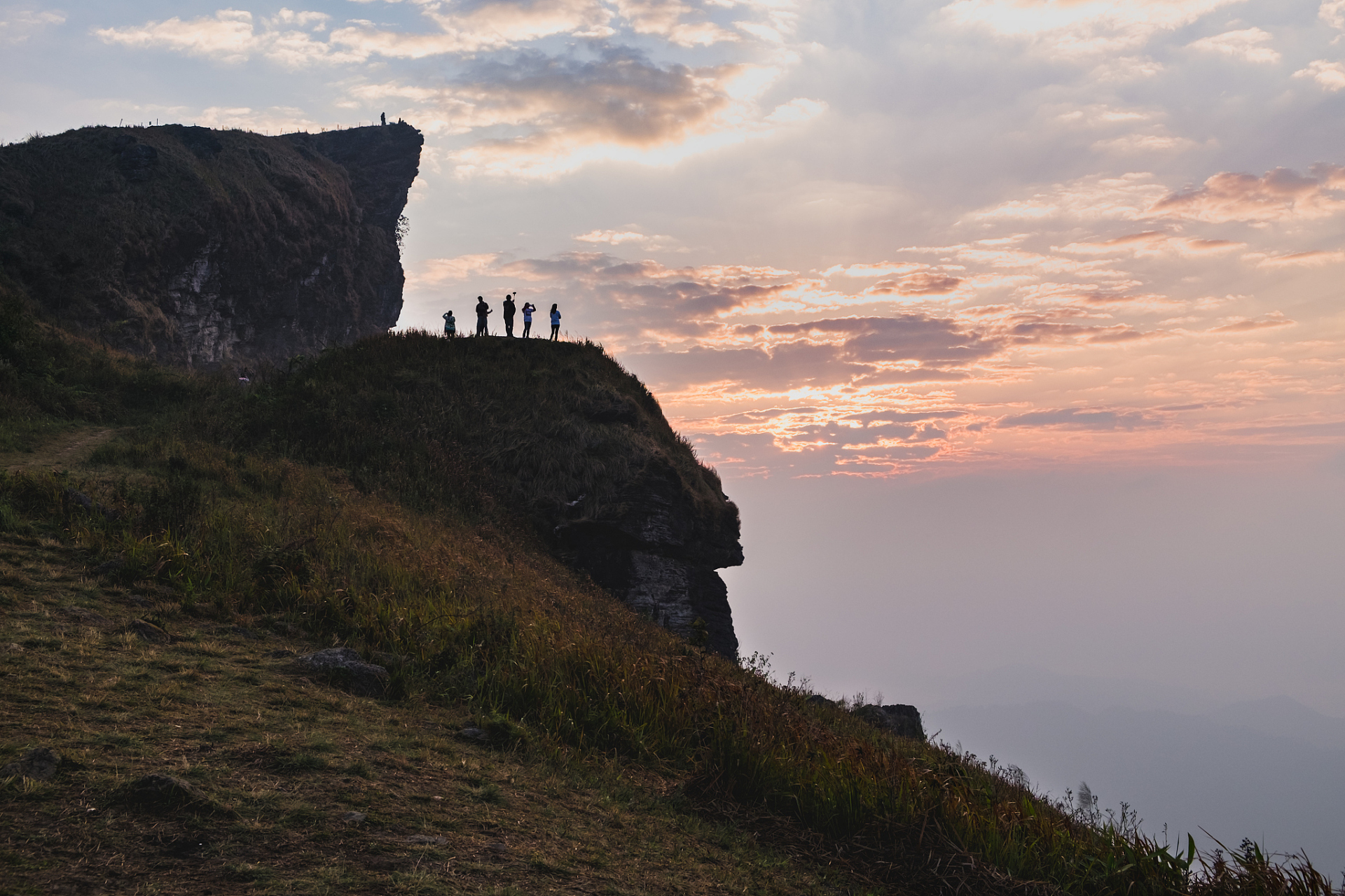五一走遍金子山,赏杜鹃花,玩极限,感受民族风情 五月是广东欣赏高山