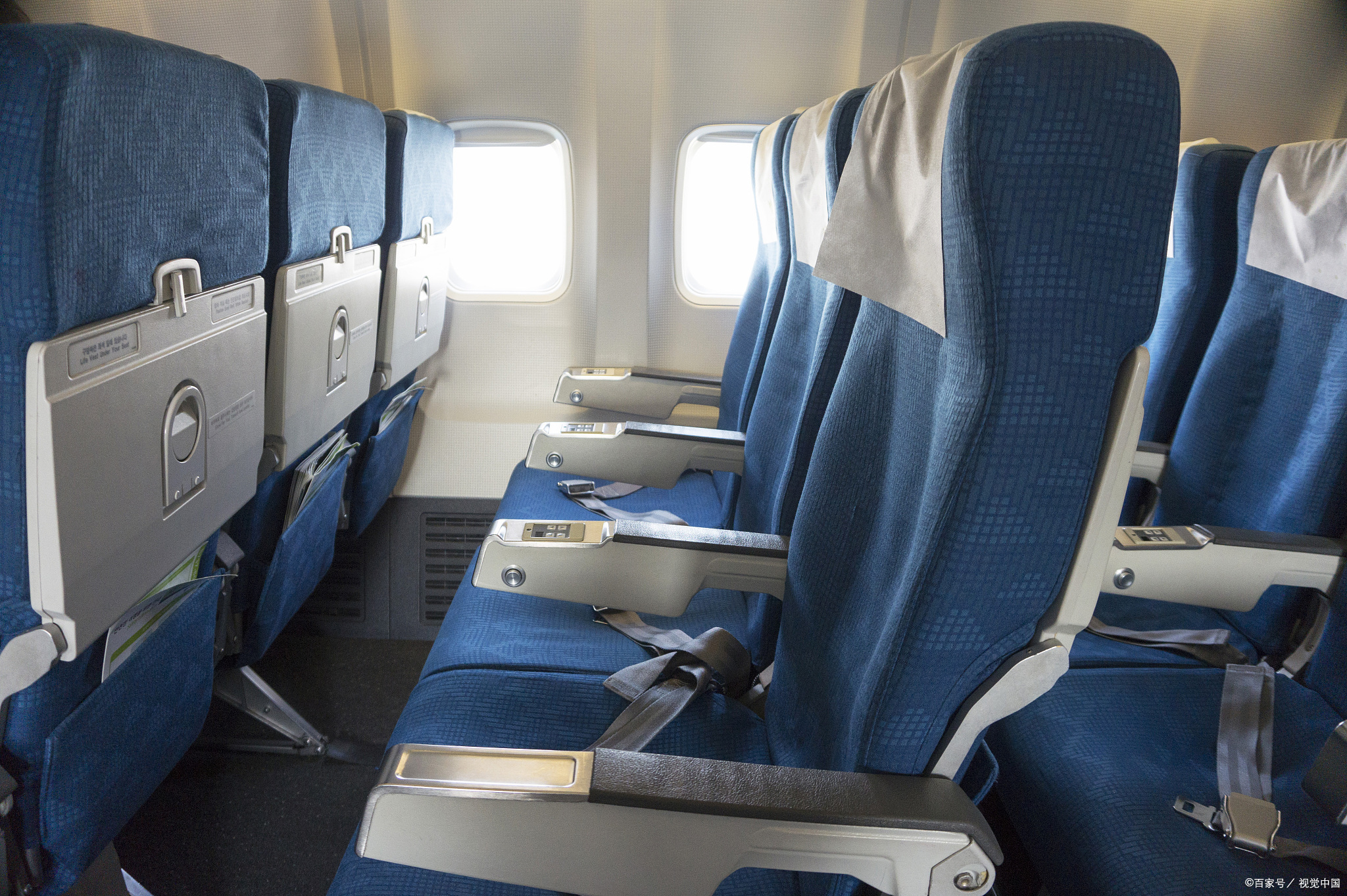 才发现是公务舱一对带着两岁孩子的夫妻,想要让坐在经济舱的保姆到