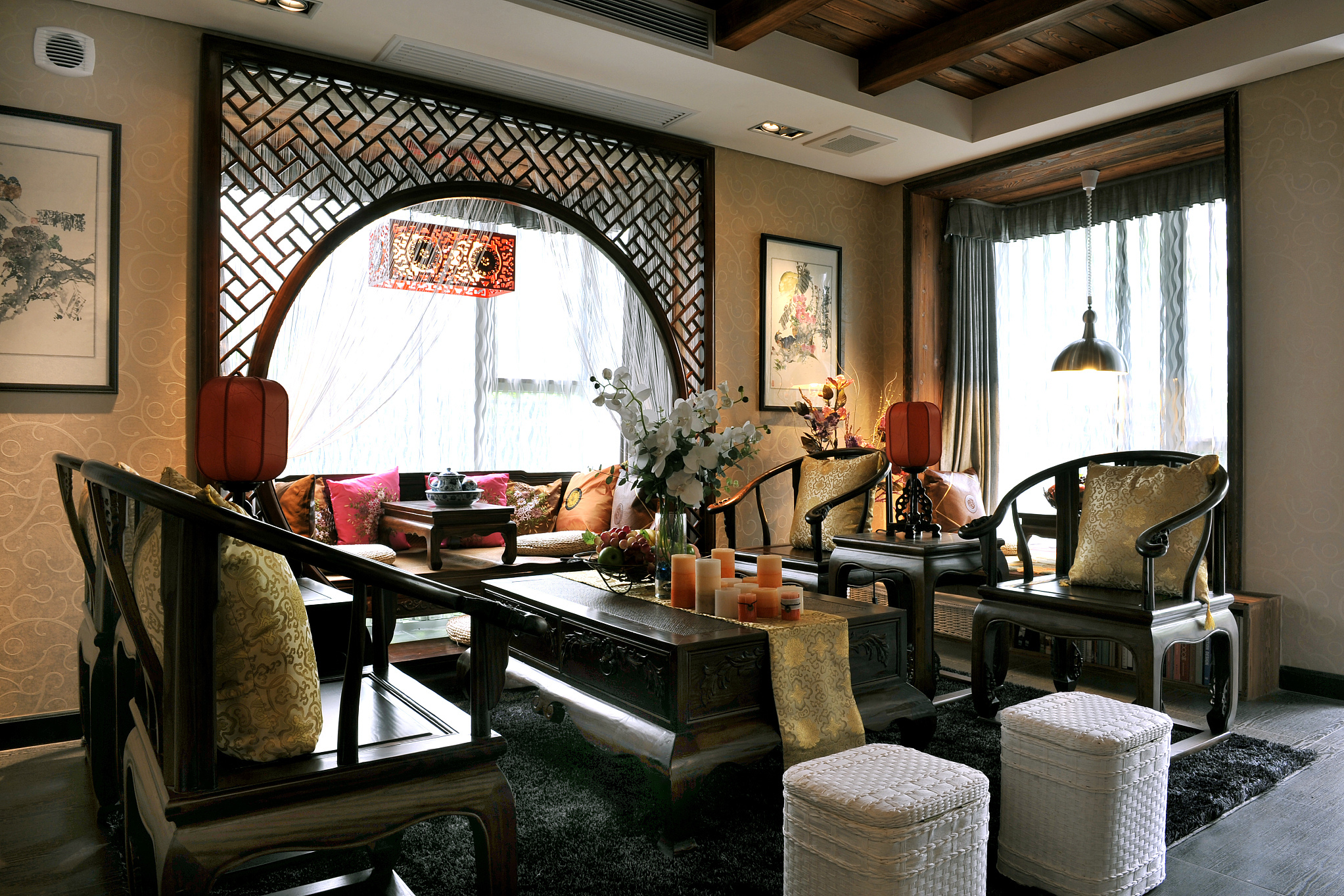 揭秘中式古典家居装饰的奥秘!深色调,空间层次与对称性,一网打尽.