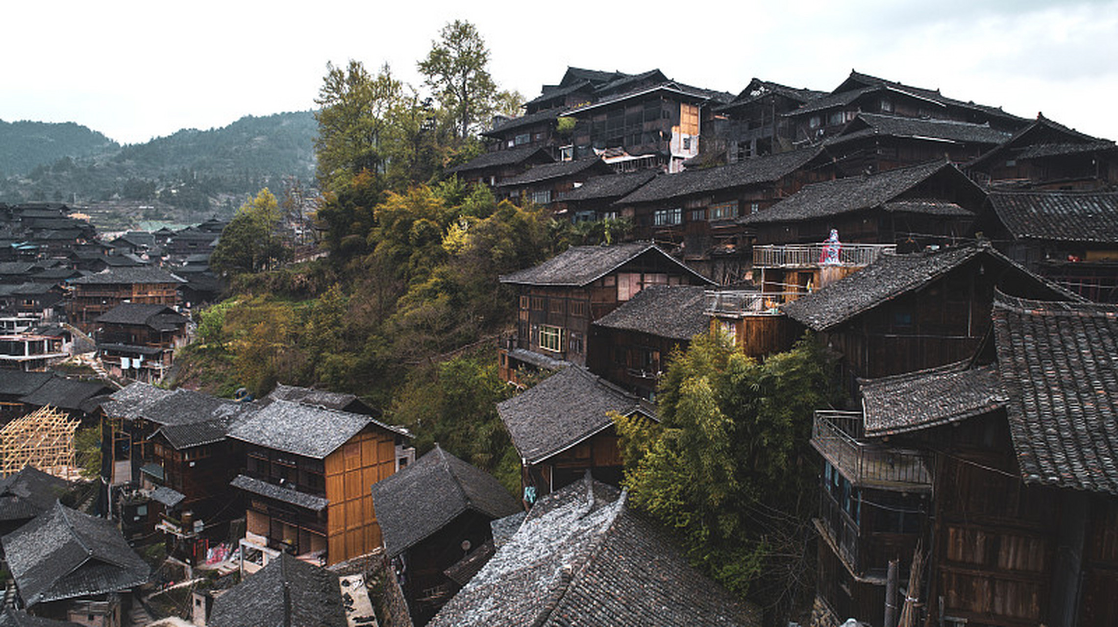 这是一个保存完好的苗族聚居村寨,位于贵州省黔东南苗族侗族自治州