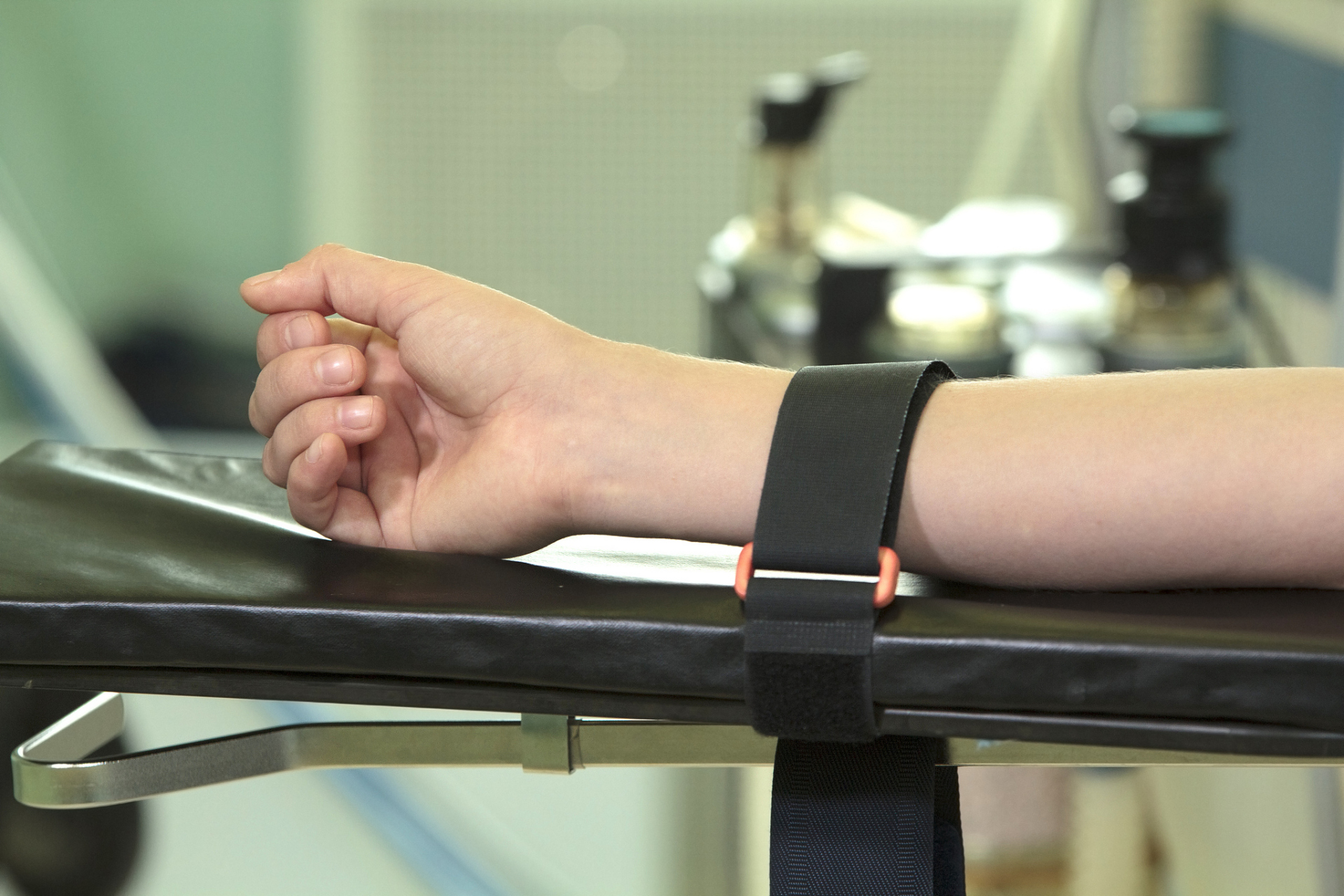 脑梗偏瘫正确康复训练#  脑卒中的康复并不是越用劲越好.