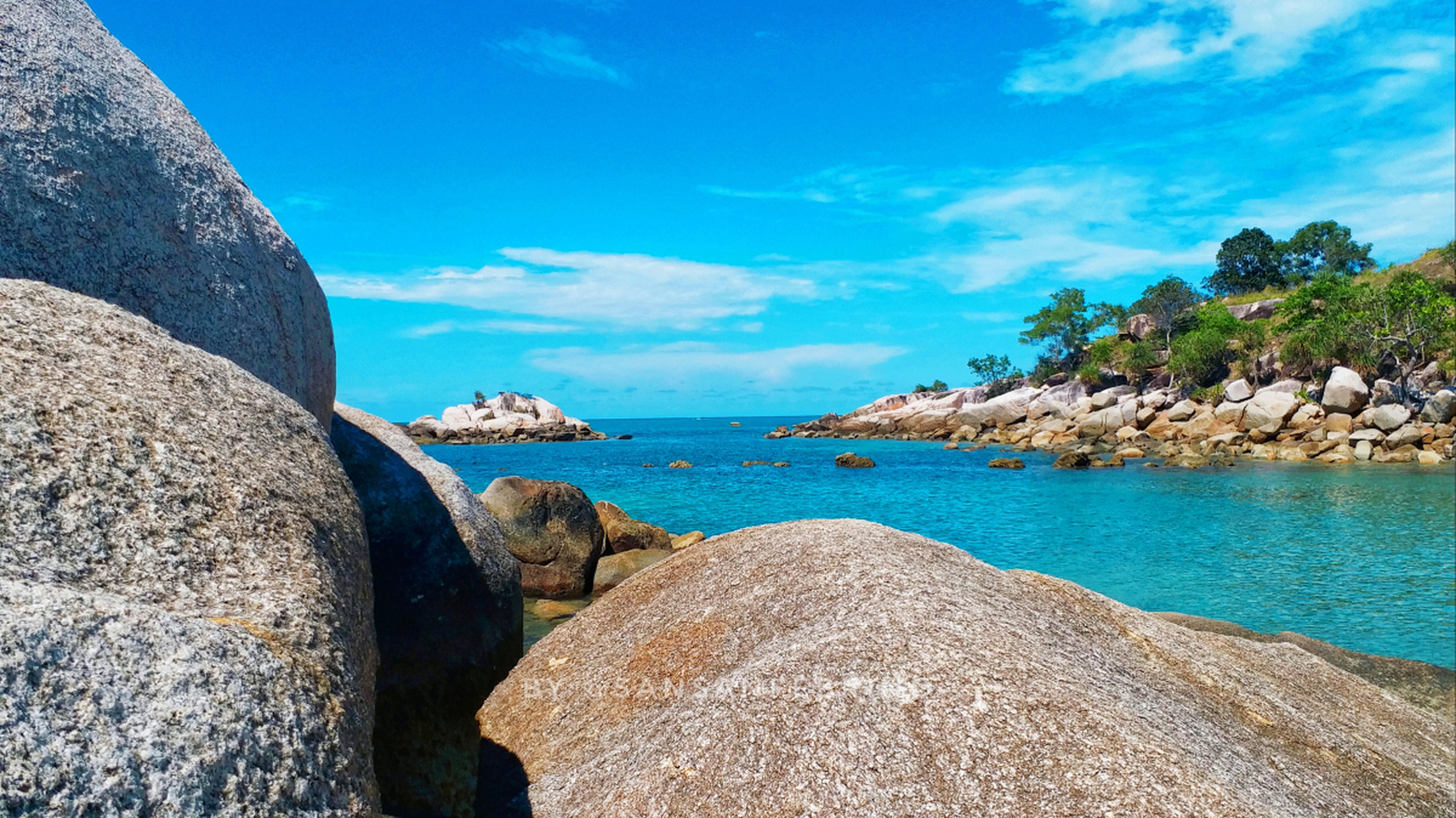 嬉行记# 三亚海角一号,作为一座旅游景点,自其建成之日起,就成为了