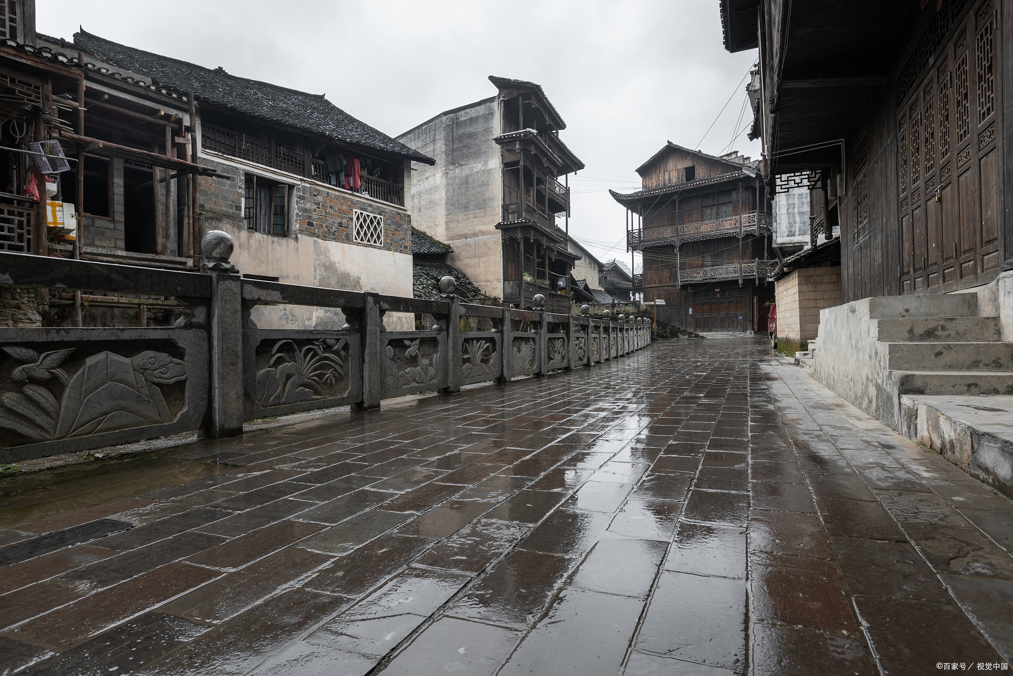 四川罗城古镇是一座独特的船形古镇,被称为"中国的诺亚方舟",却鲜为人