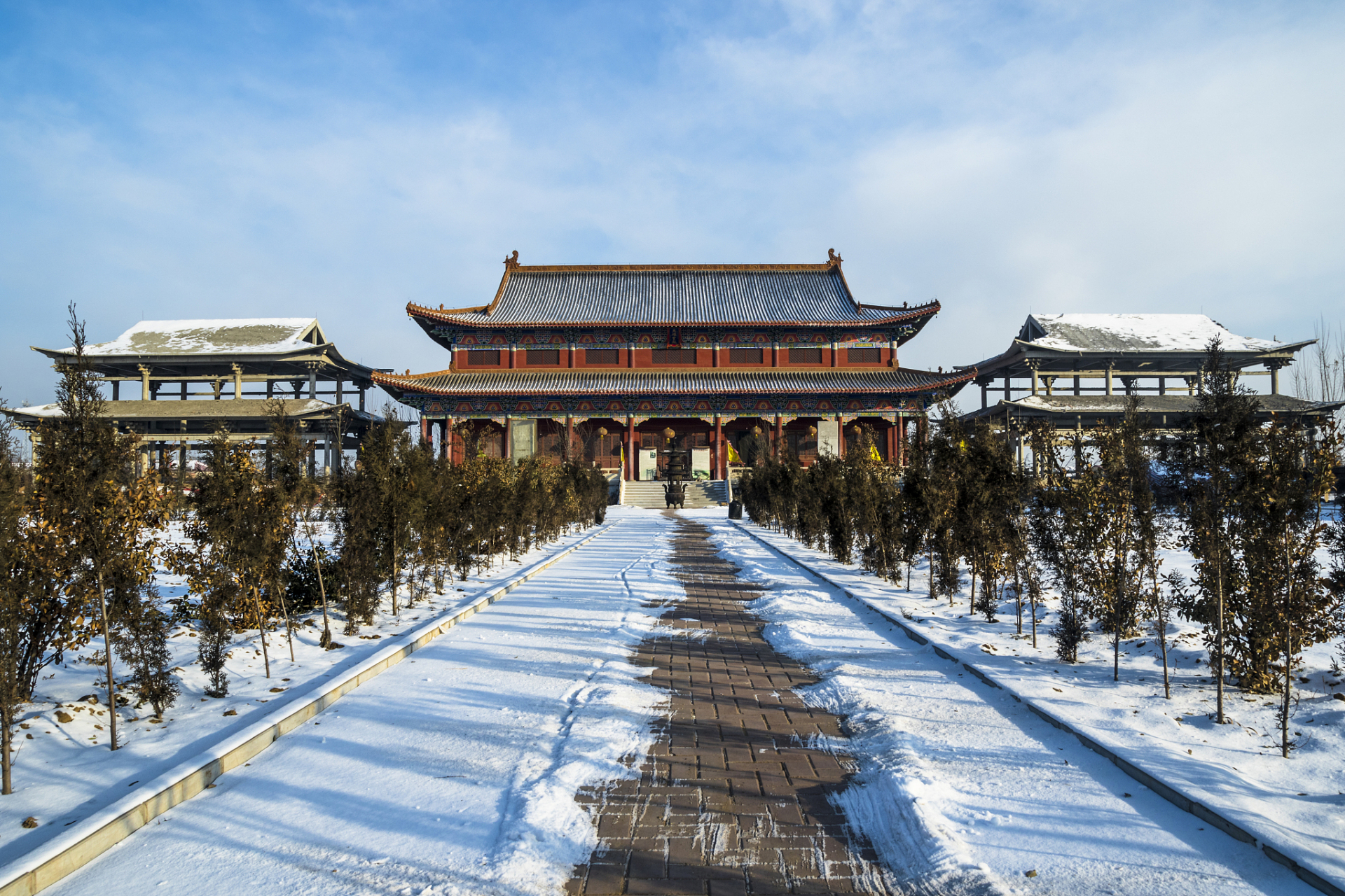 "  今天,我和我的朋友们决定去东胜九成宫景区游玩.