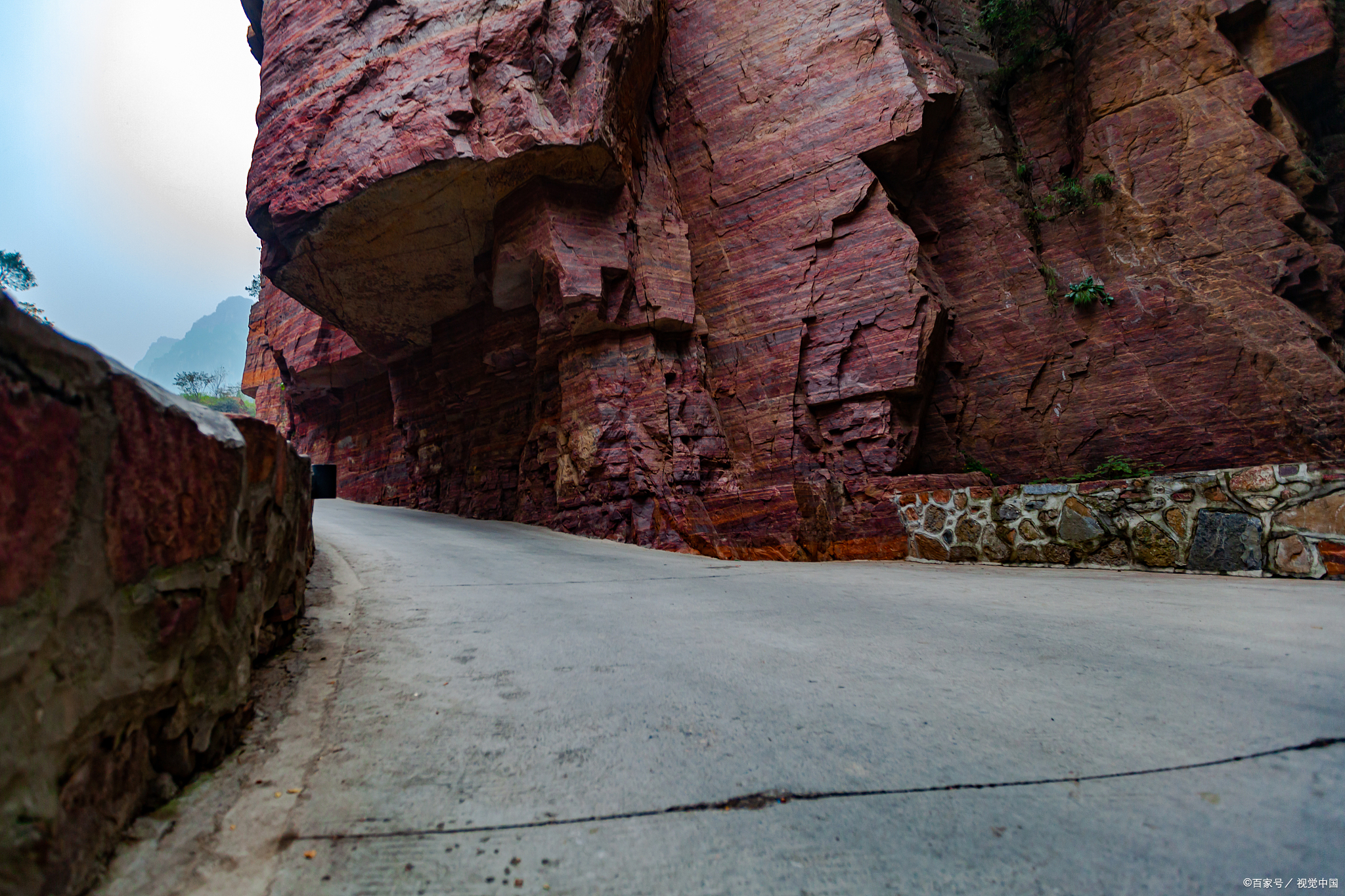 新乡万仙山红岩峡谷,丹霞地貌奇特!