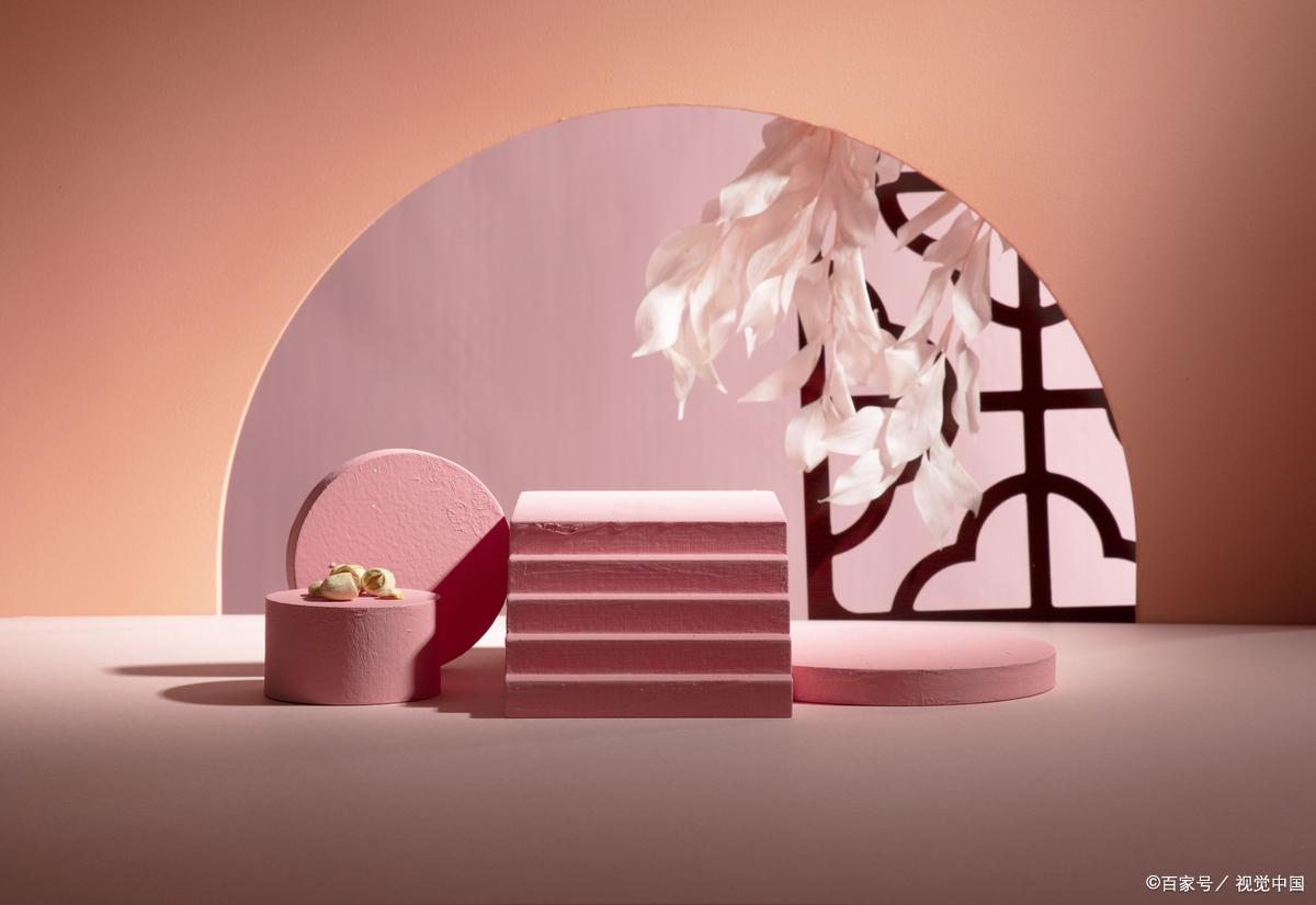 灰粉色是一种由灰色和粉色混合而成的颜色