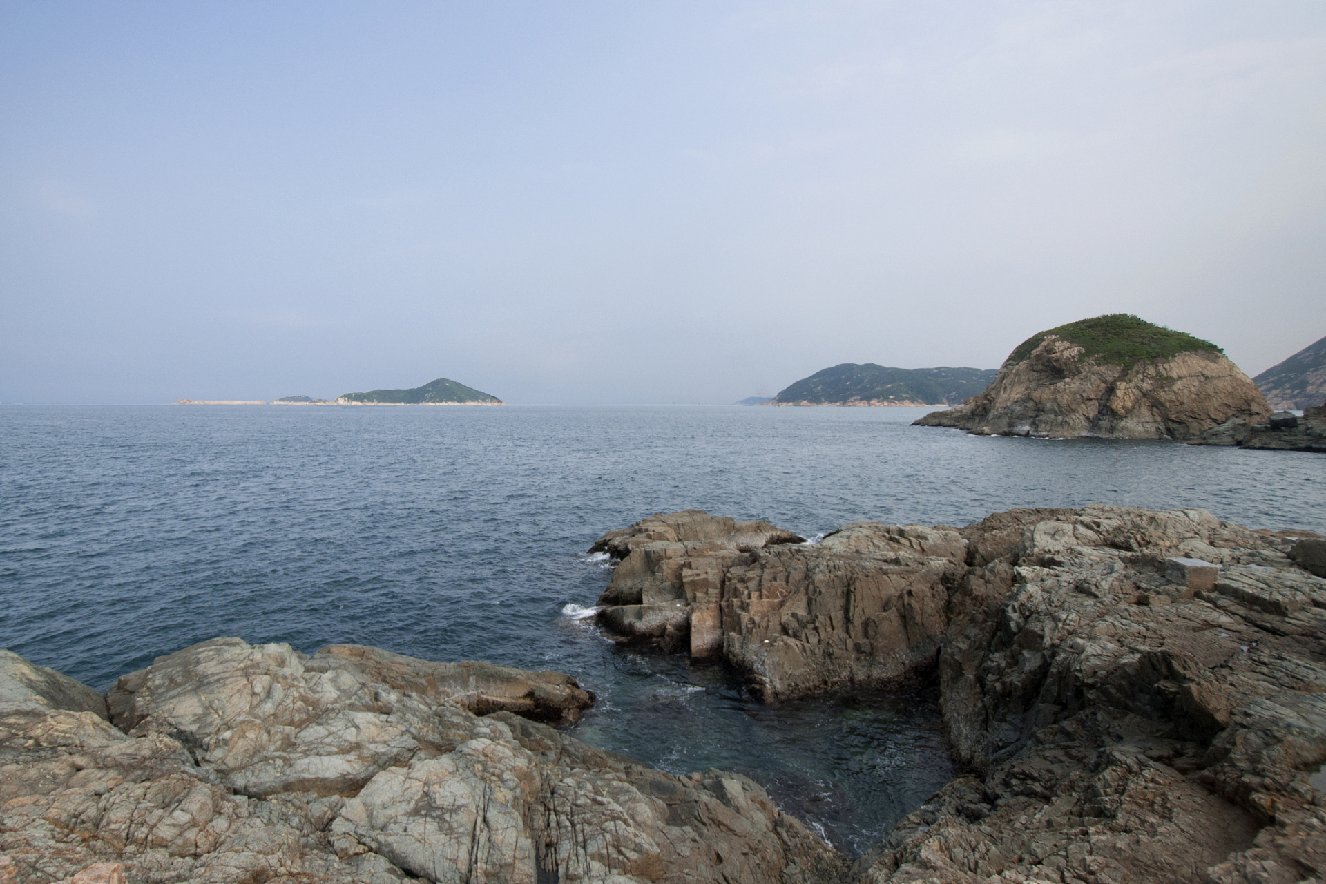 神仙居 位于仙居县,是国家级5a景区,以奇特的火山流纹岩地貌和秀美的