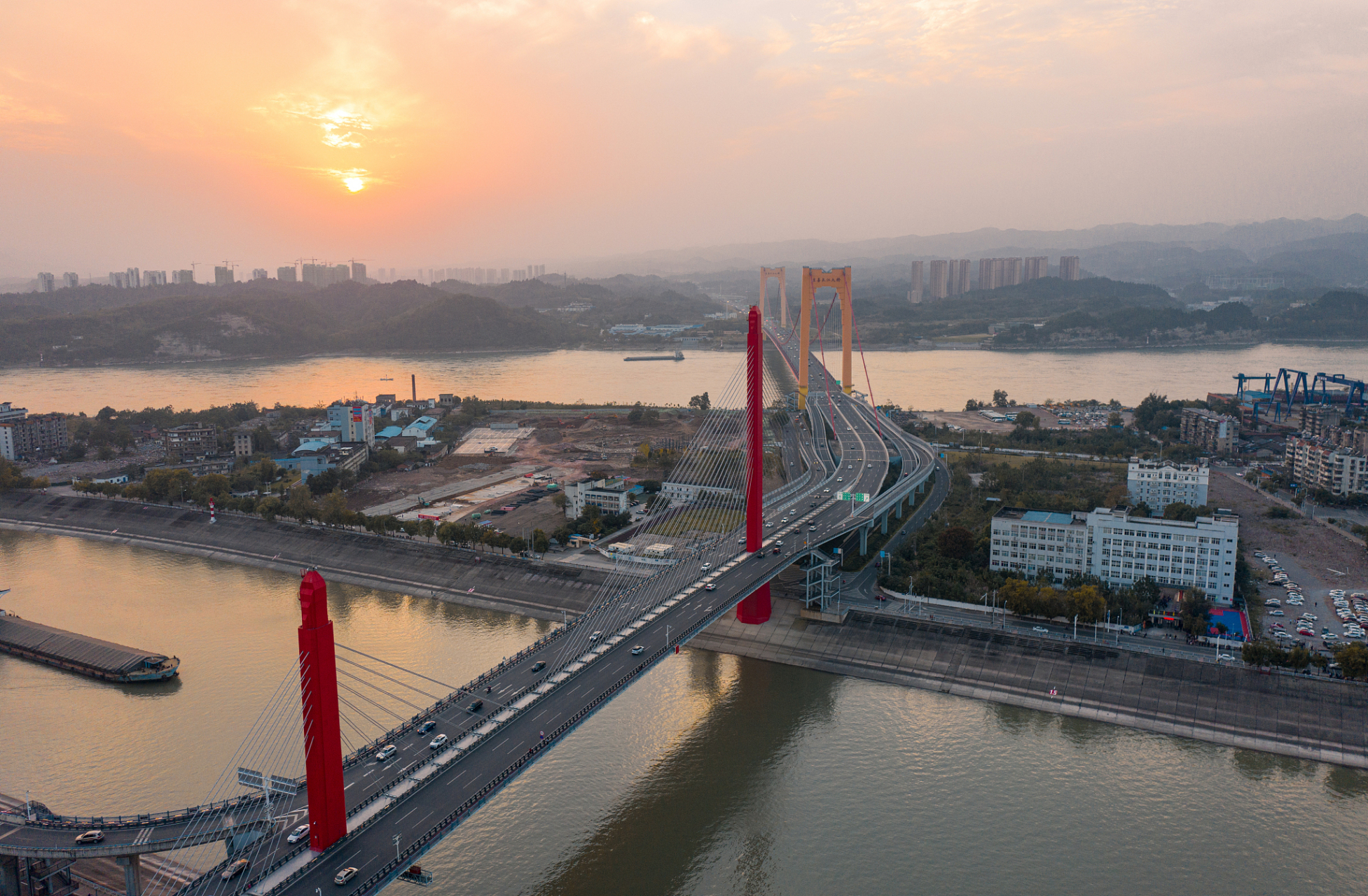 四川泸州纳溪长江大桥顺利合龙,引发全国关注!
