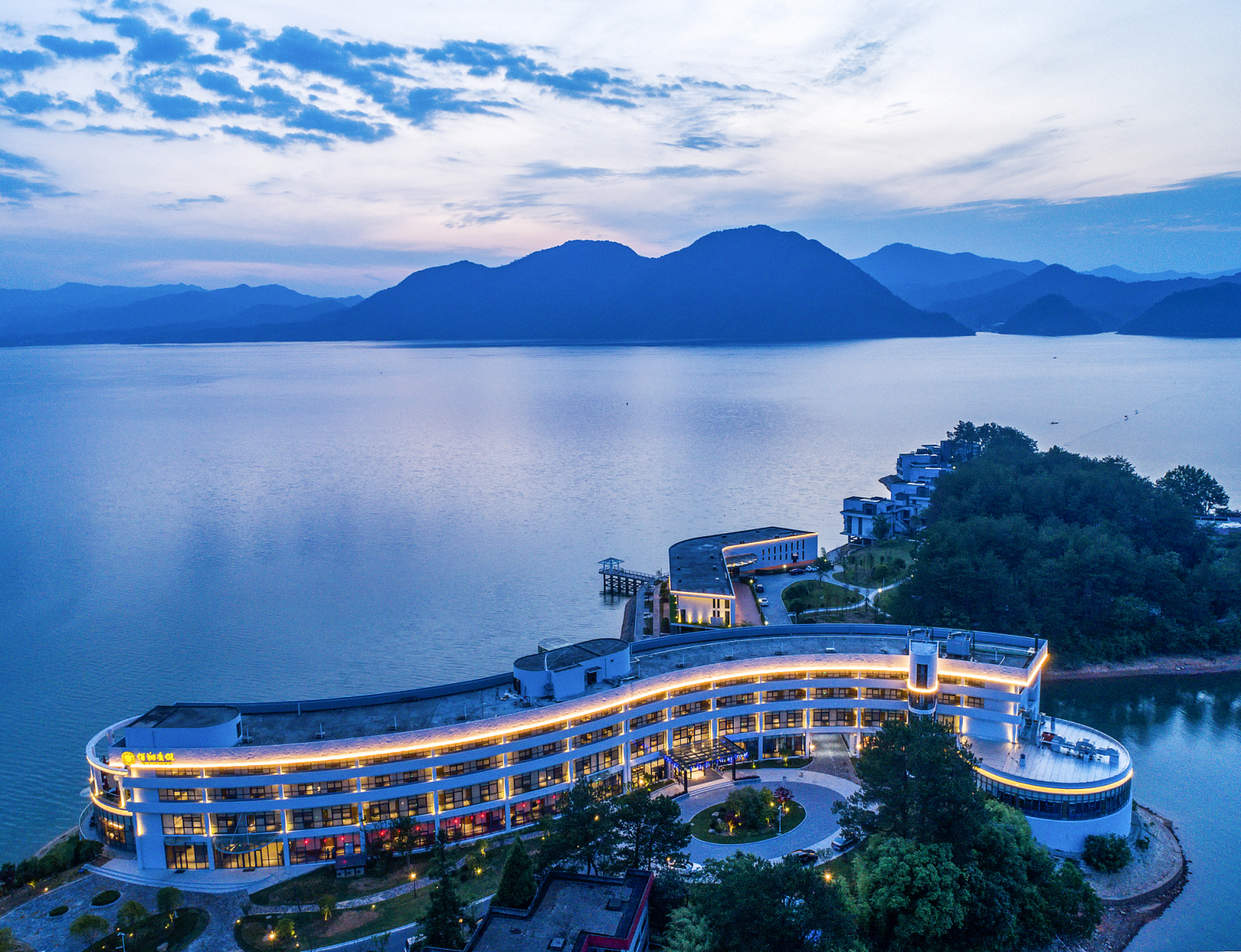 太平湖,位于安徽省黄山市黄山区太平镇,是黄山风景区内的一处天然湖泊