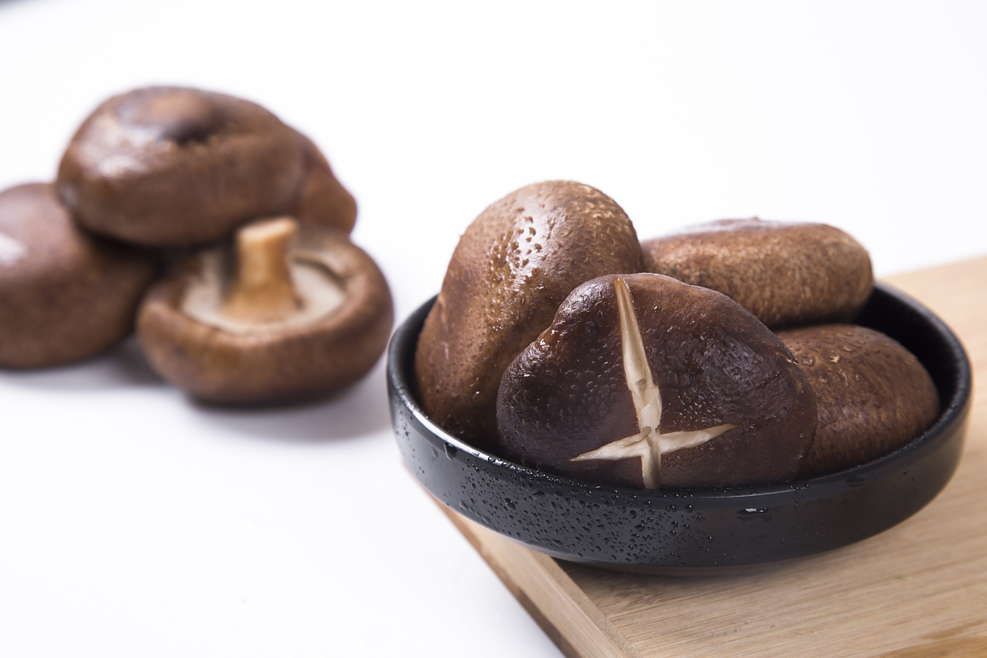 香菇变黑还能吃吗	 香菇变黑需要根据具体情况判断.