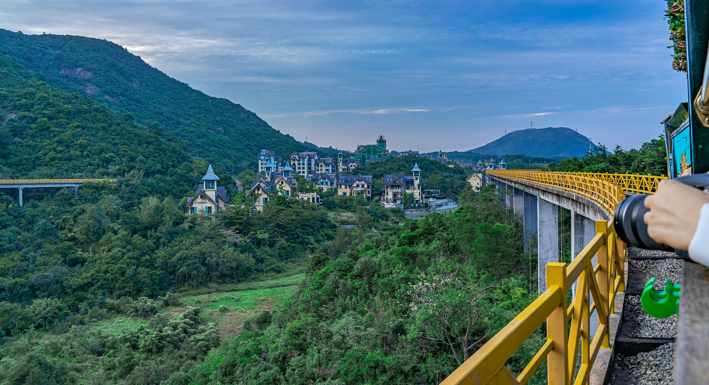 鼓岭休闲度假区旅游攻略  鼓岭休闲度假区,位于福州东郊,与鼓山毗邻