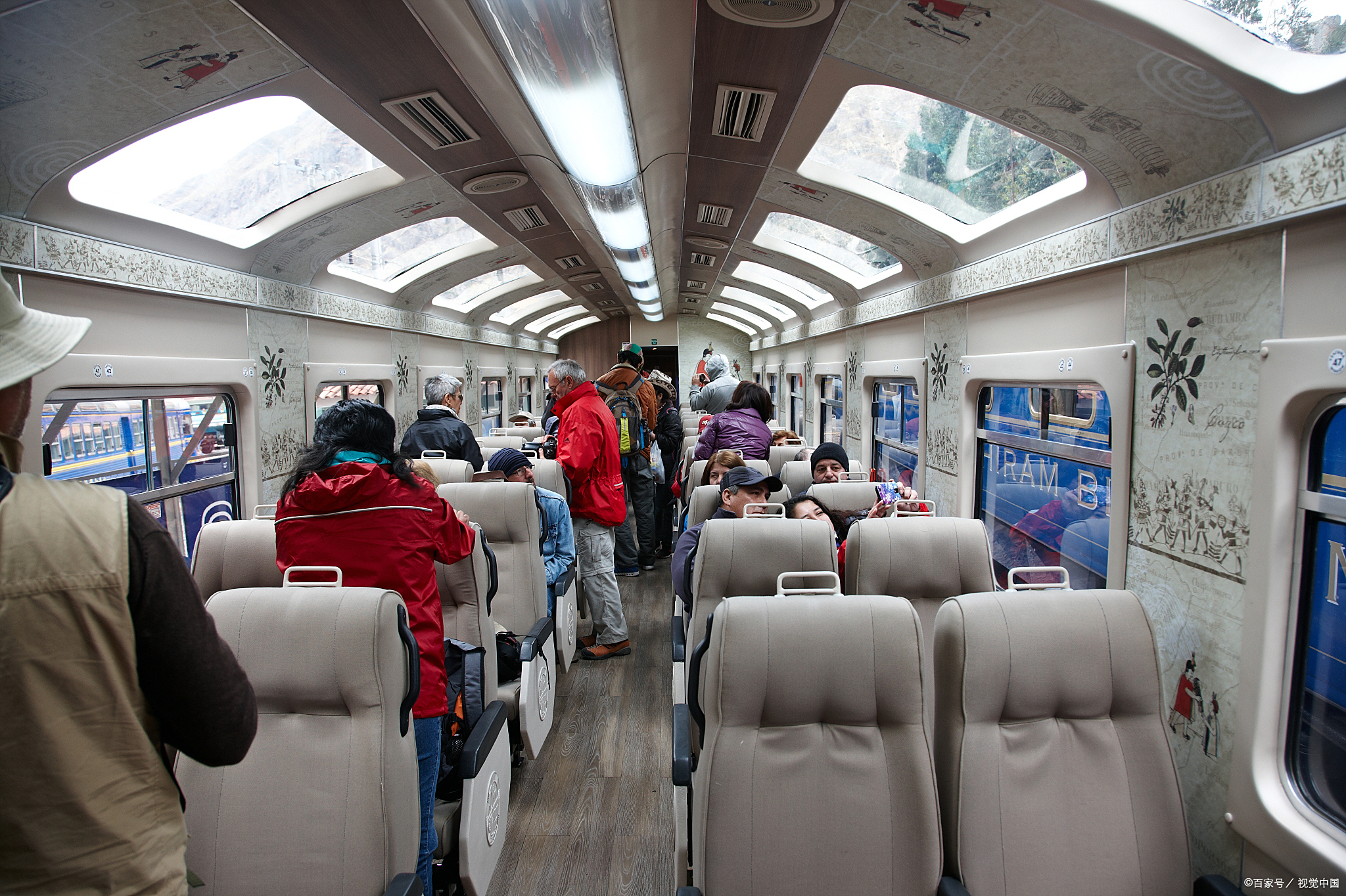 二等座为动车常见座位,每排5座,3 2布局,舒适可调.