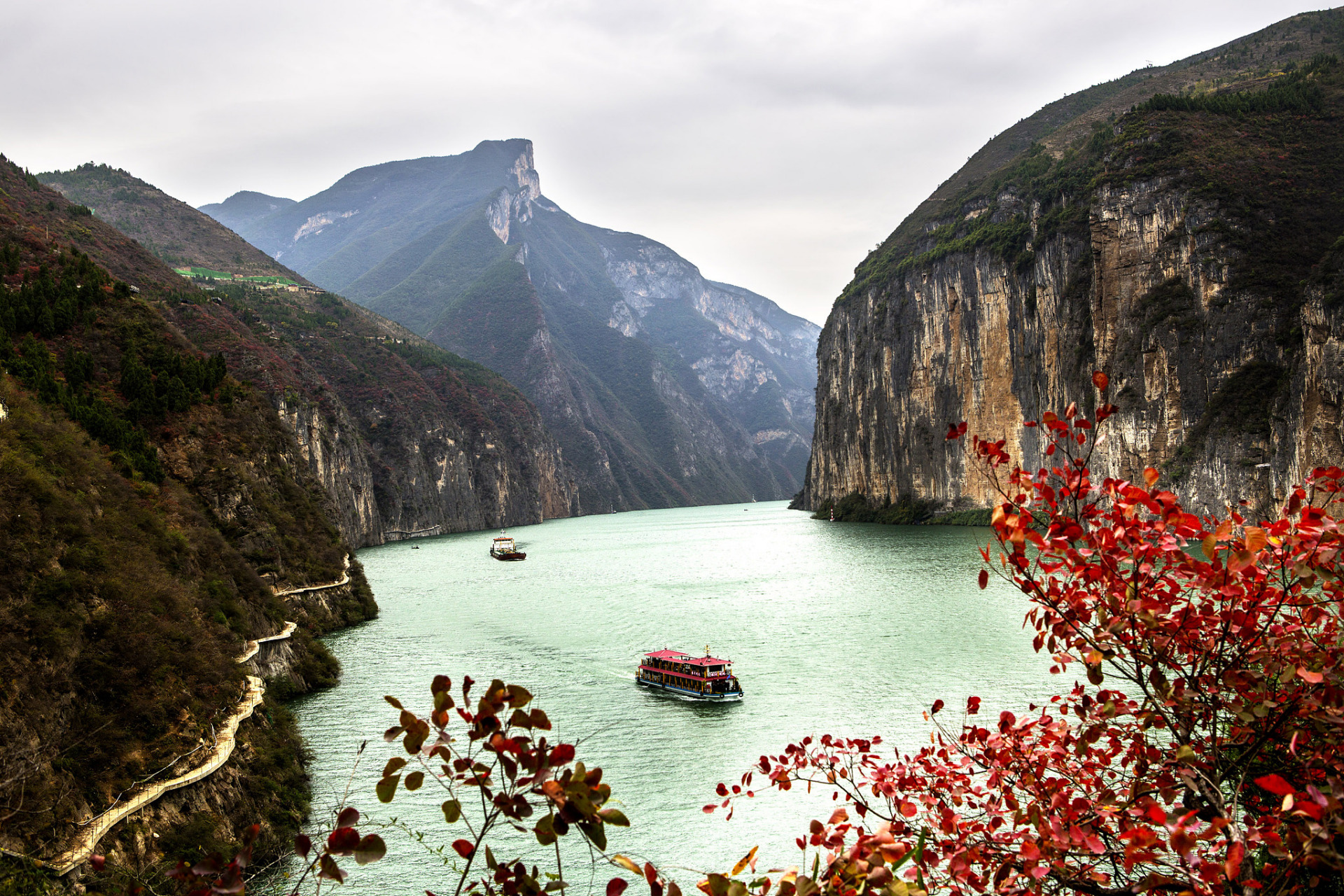 最美最悲凉浑壮的诗《山中》:长江悲已滞,万里念将归.
