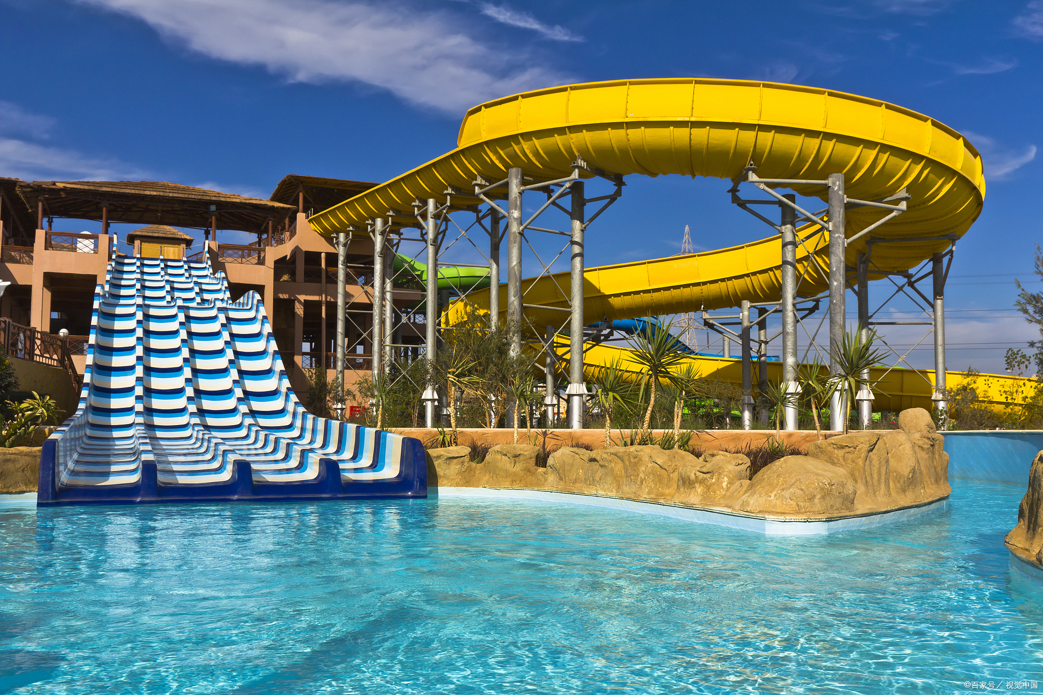 鼎龙湾景点介绍:体验世界第一长滩的壮观景色和美食文化之旅