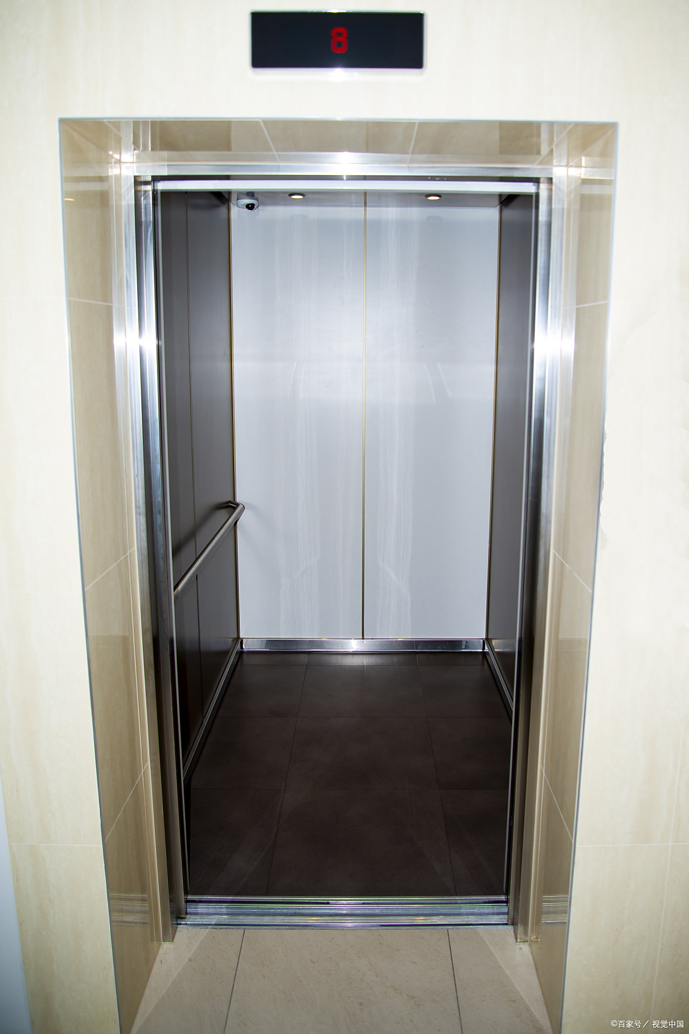 电梯门缓冲装置的常见故障主要包括以下几种: