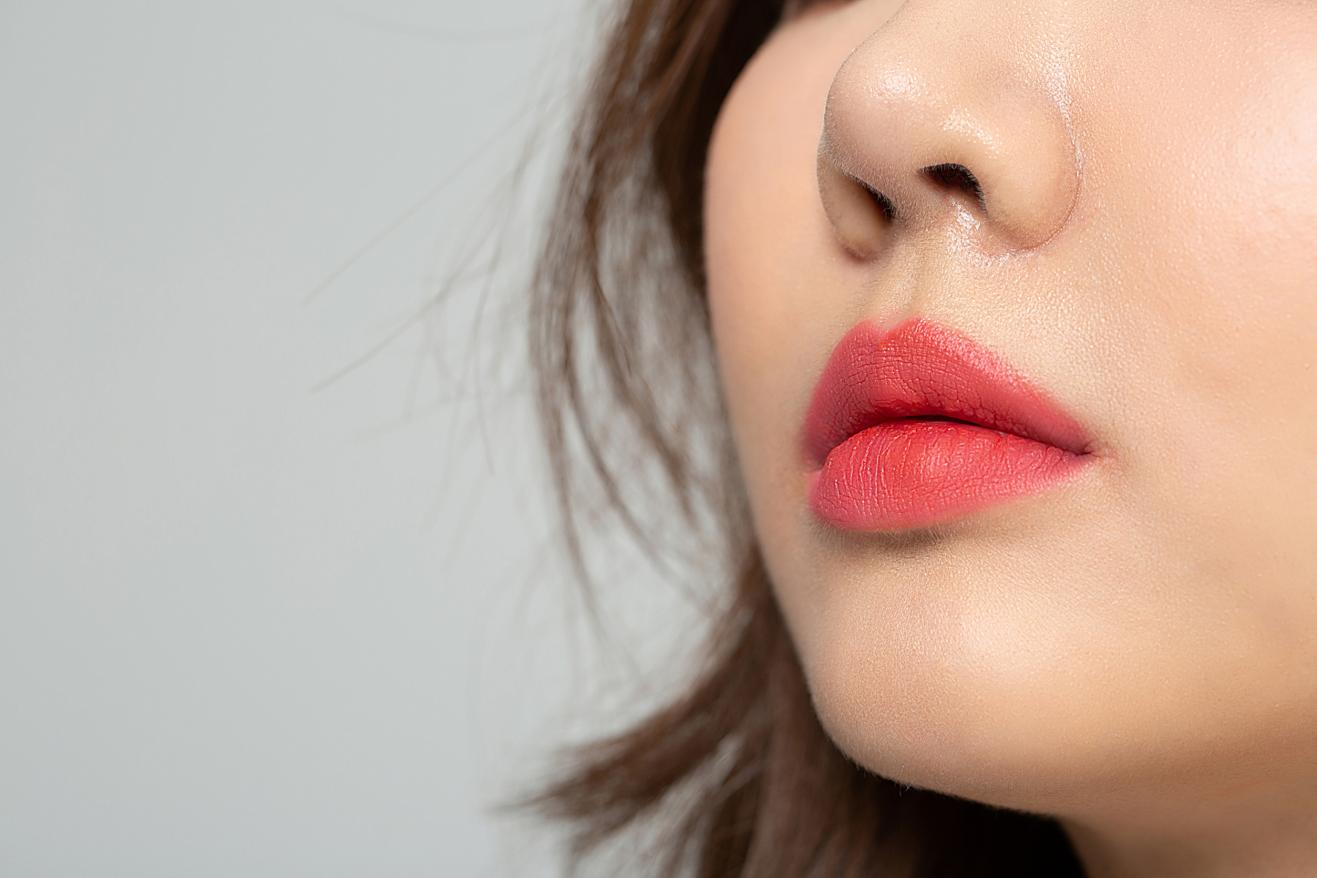 04  近日,一位因天生微笑唇的人在颁奖典礼上遭遇尴尬一幕,引发网友