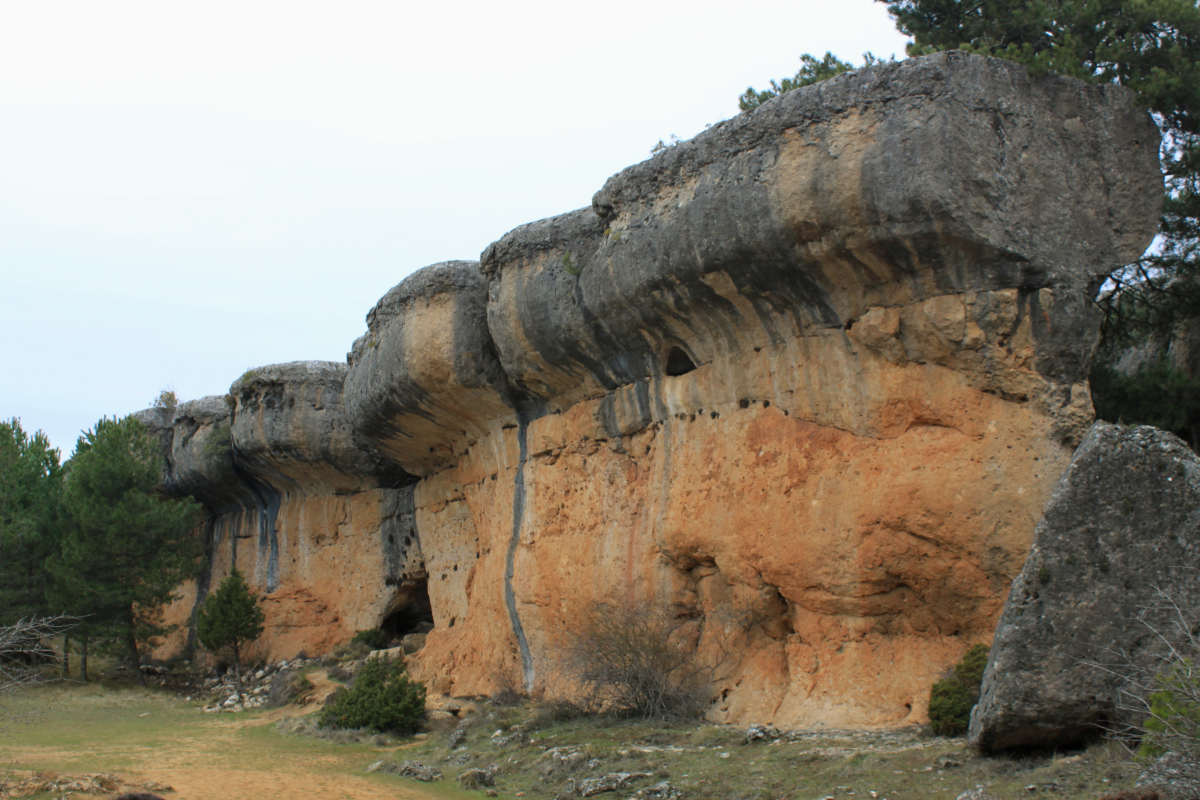 归宗岩位于福建建瓯市西北徐墩镇溪口村,四平方公里内峰峦叠翠,山水