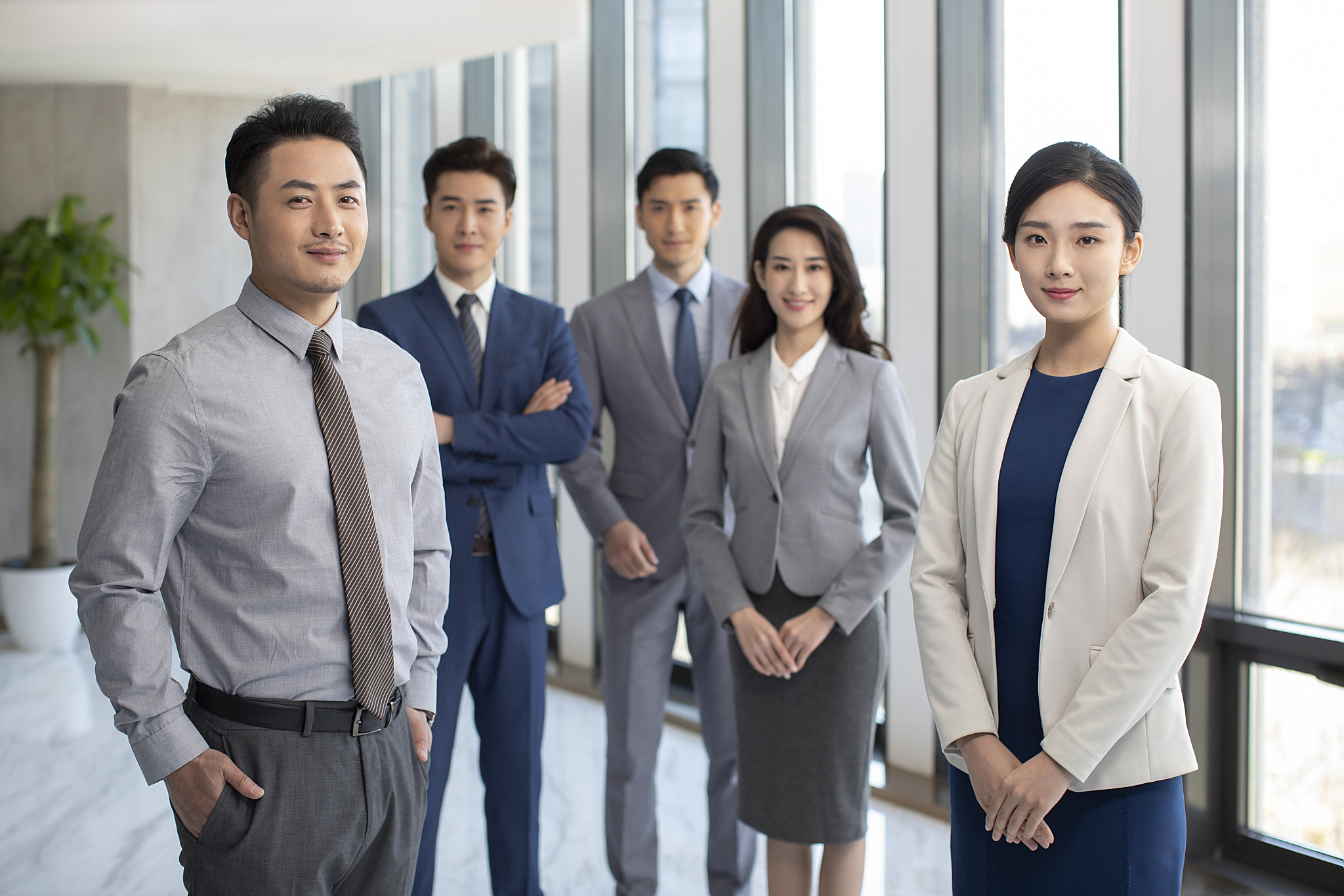 为了激发销售人员的工作潜能,需要设定合理的业绩提成和奖金制度