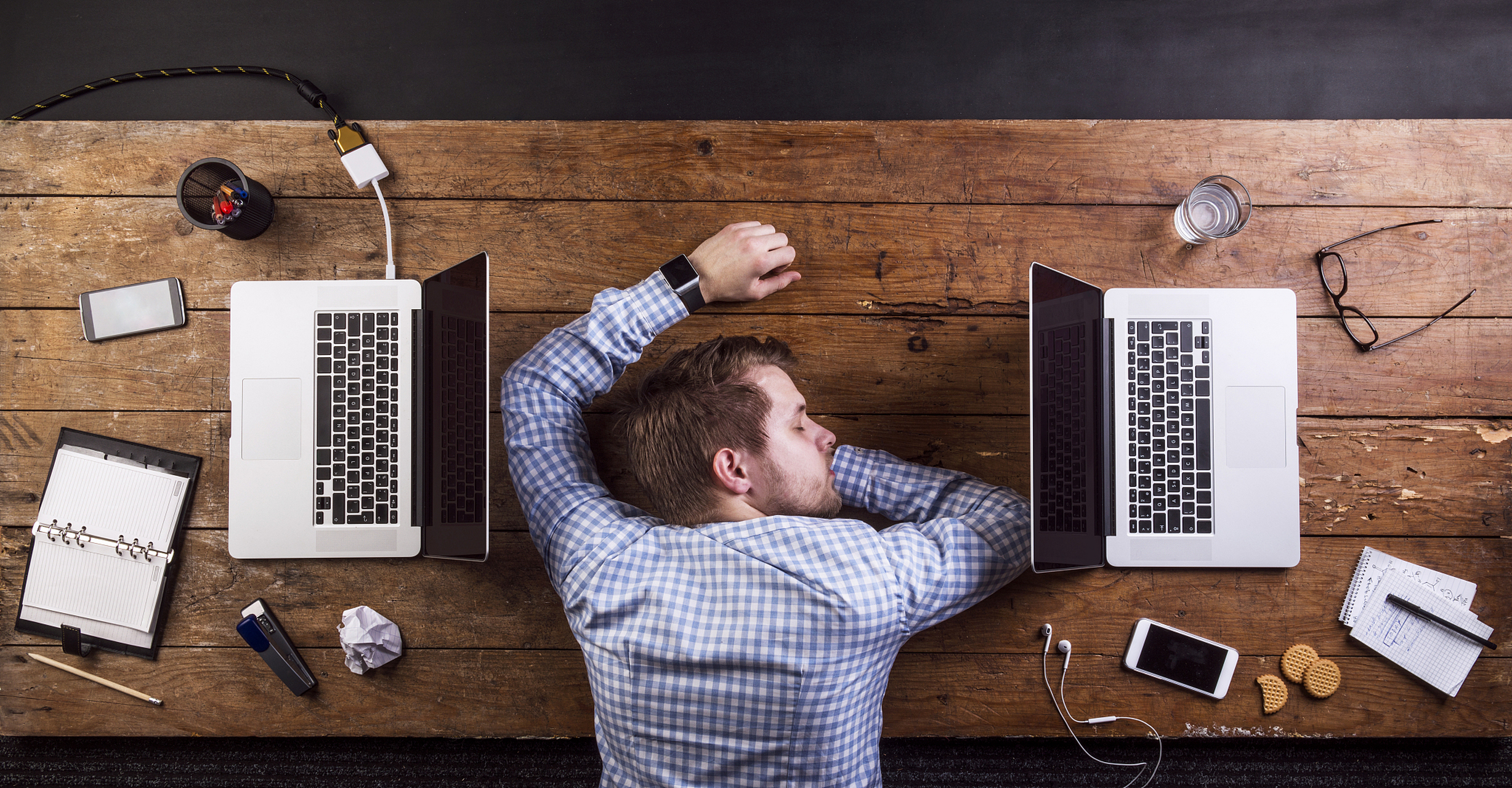 虽然这样能够完成工作任务,但是每天熬夜上班让我感到非常累.