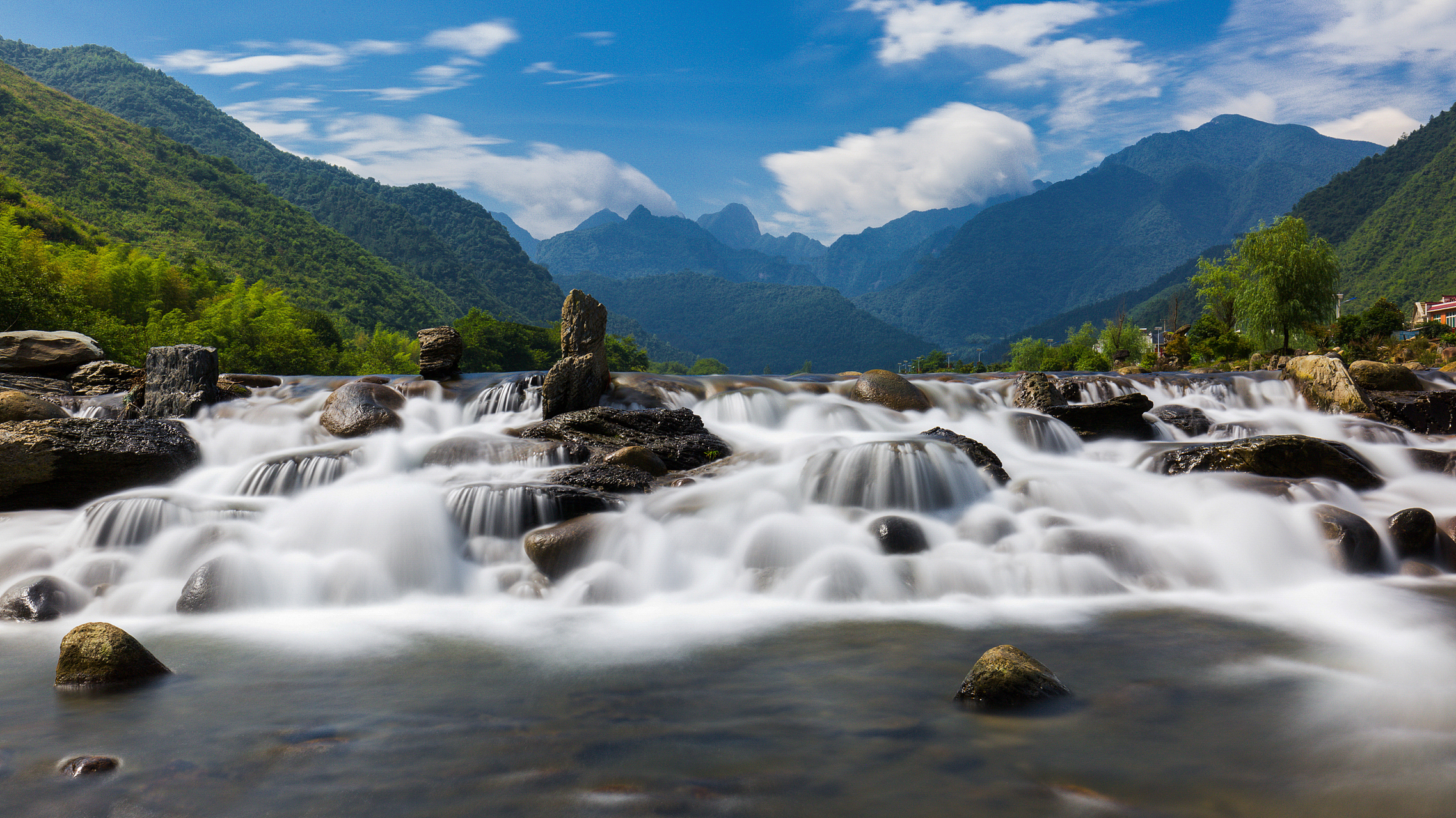 卡龙沟风景区是省级风景名胜区.