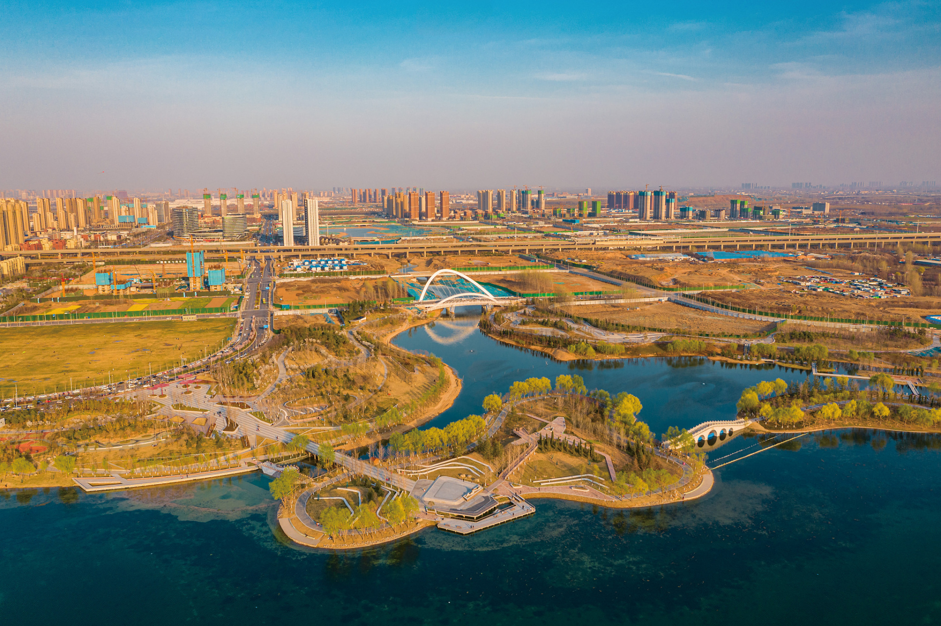 鹏润悦城,平层首付2万起,loft首付3万起,北向7700-8100元/平米,南向