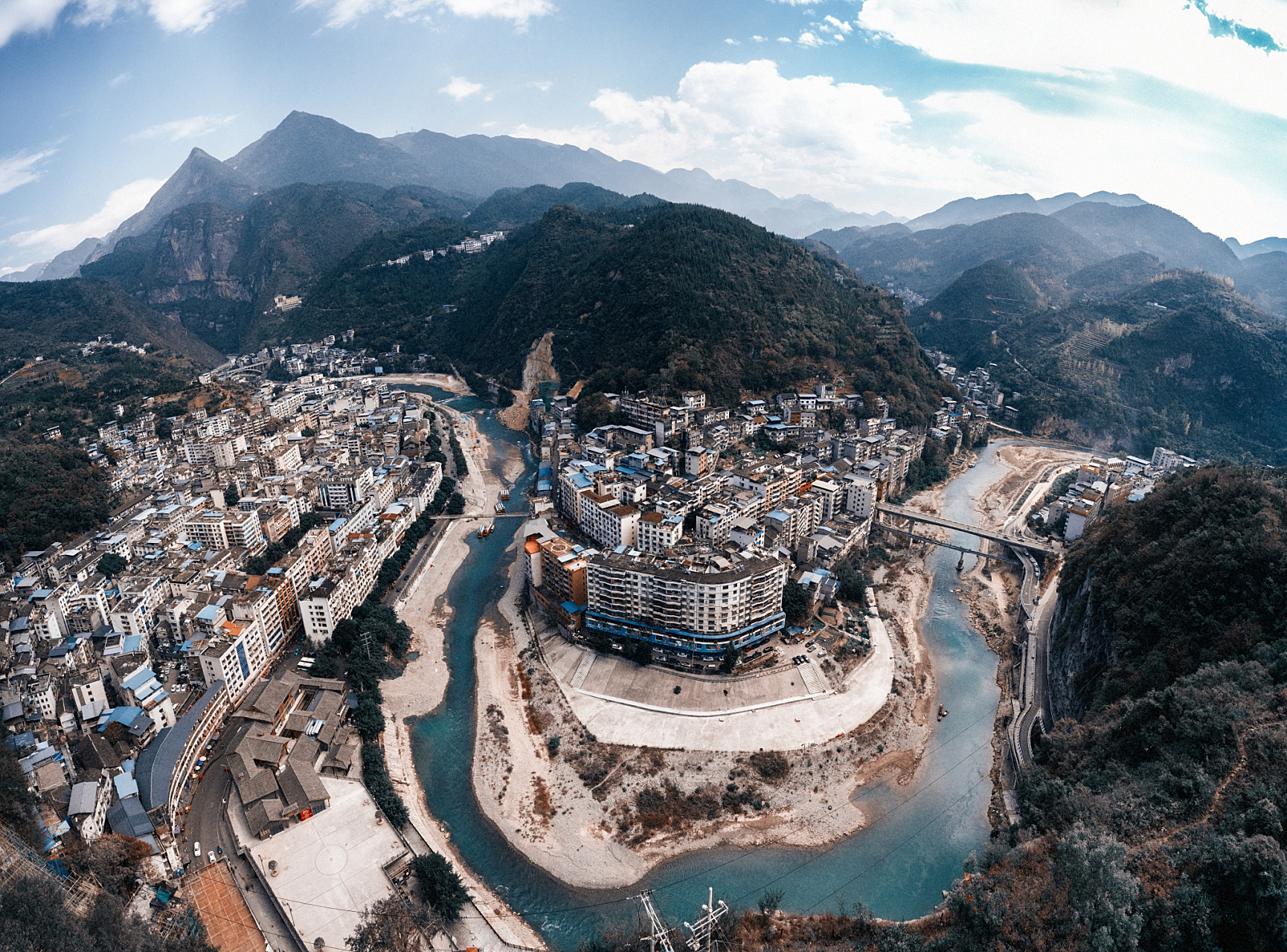 寻灵兮游巫溪# 巫溪烤鱼是重庆市巫溪县的一种著名传统美食,也是重庆