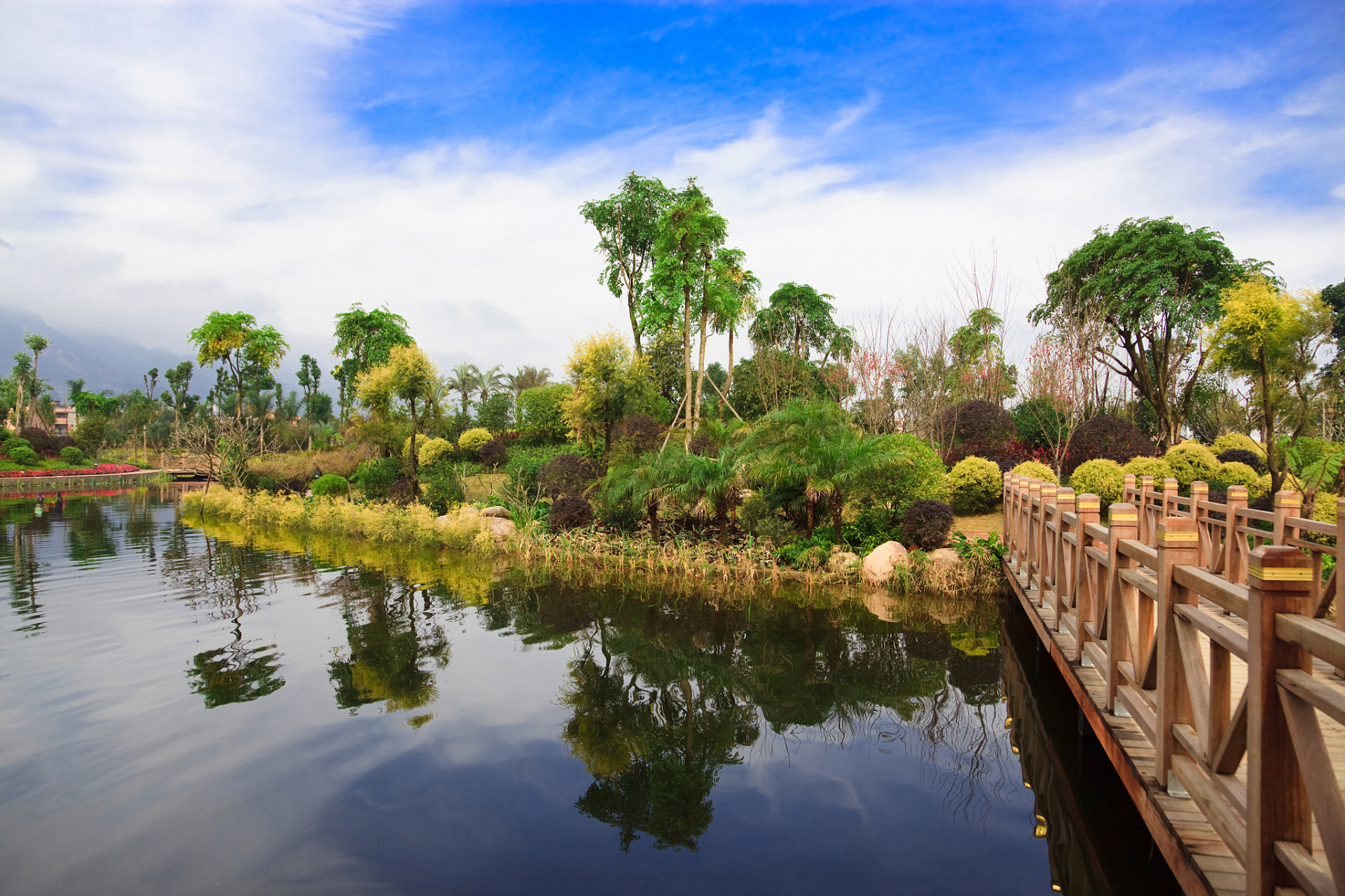 汕头绿梦湿地公园,位于广东省汕头市,是一个集生态,休闲,文化,科研于