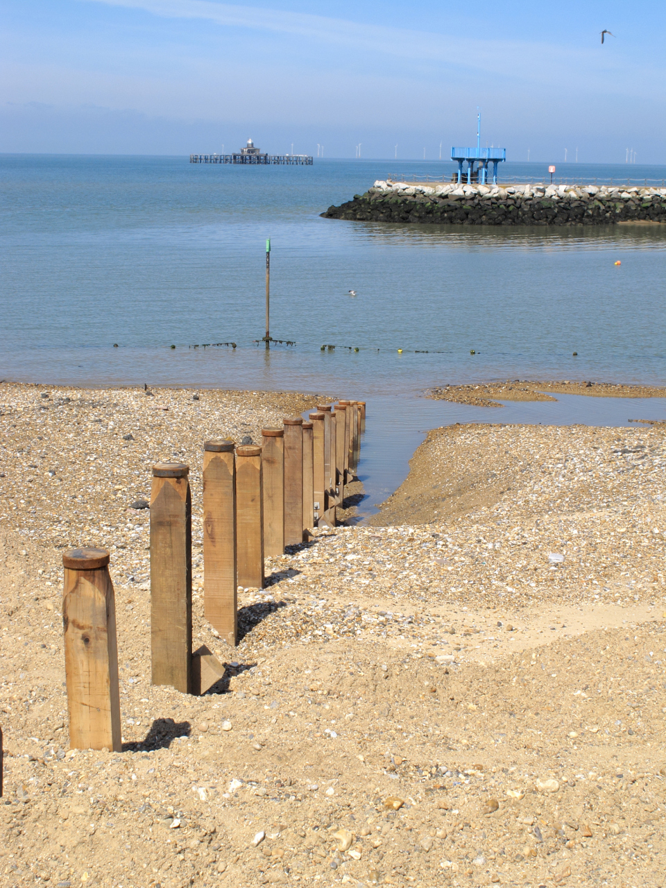夏日闪光旅行家# 营口月牙湾,恰似一轮弯月镶嵌在海岸边.