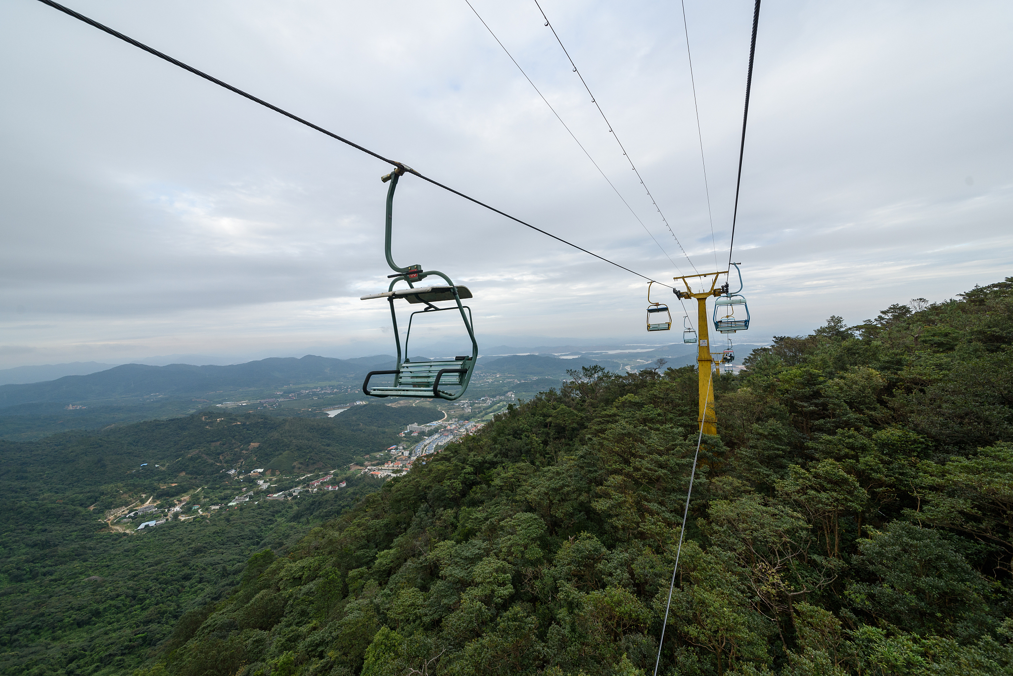 广州的白云山索道:空中欣赏羊城美景