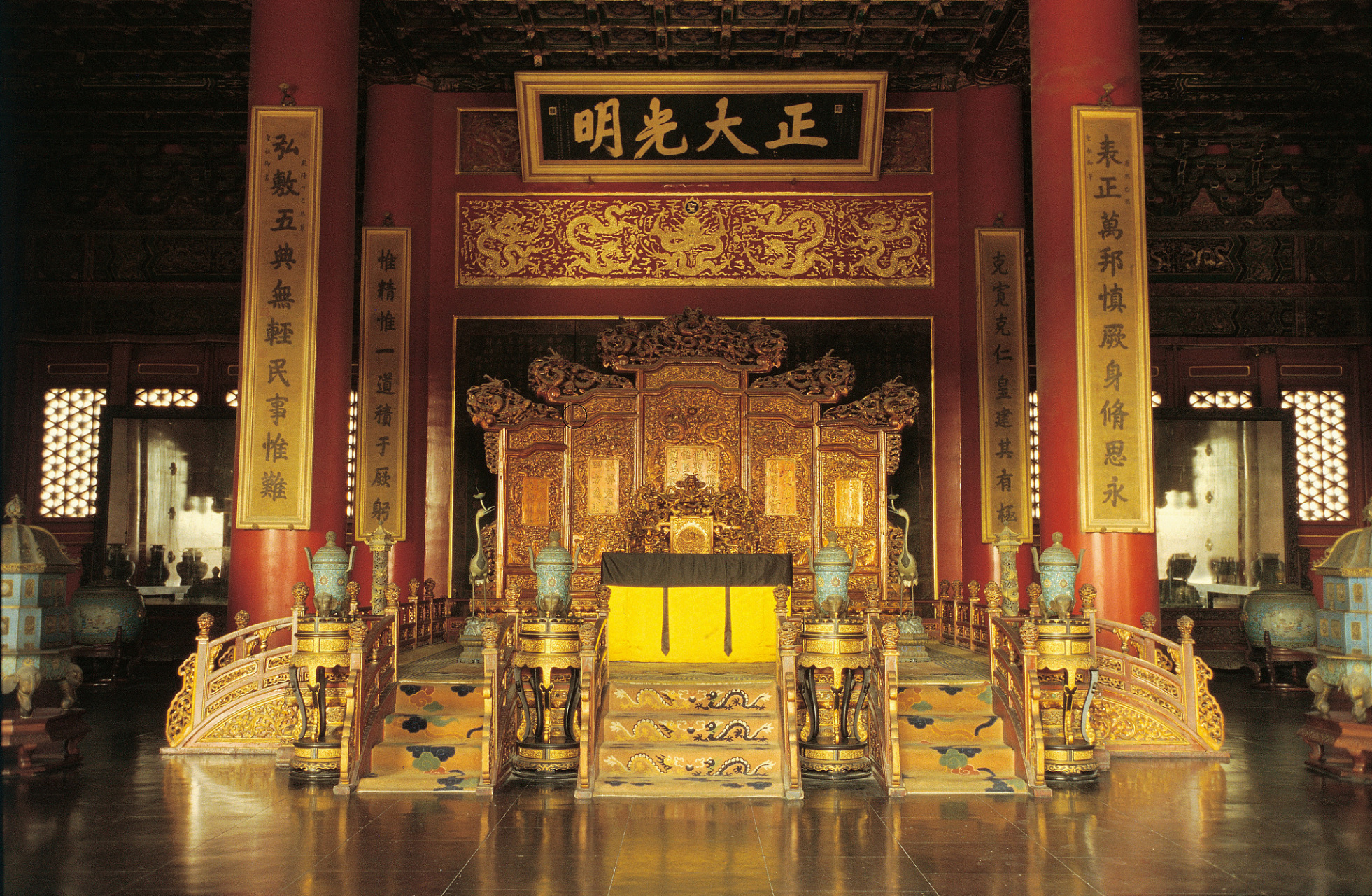 [原文:明朝万历皇帝三十年未曾踏.