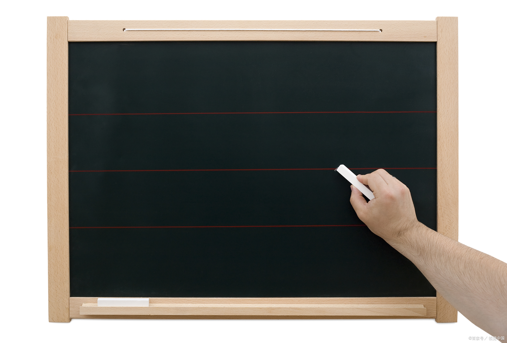 虽然近年来粉笔盒上标明的是无尘粉笔,但是在黑板上写字的时候,还是尘