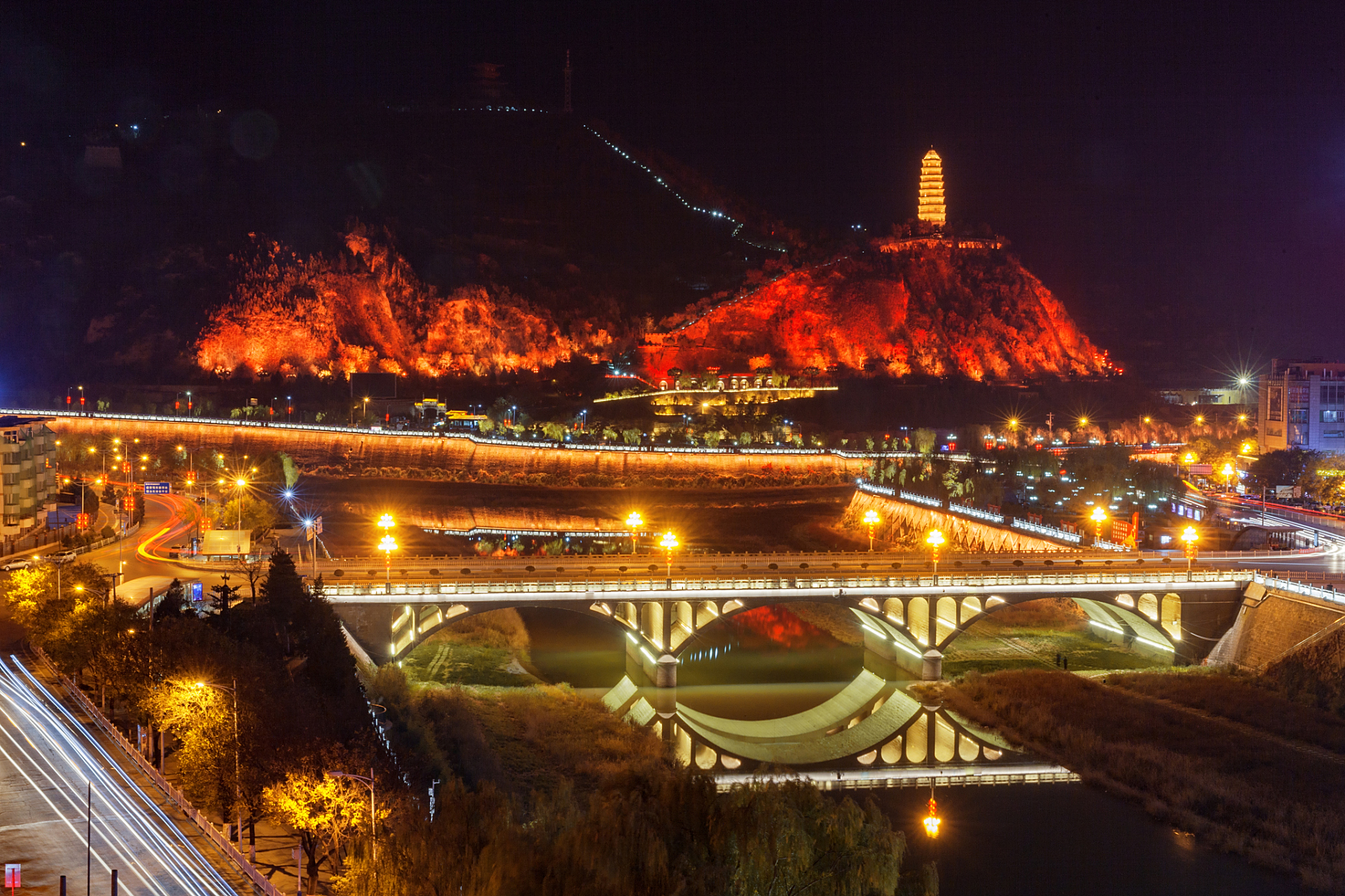 延安宝塔山,一座承载着革命岁月记忆的圣地,它以其深情的风采,将人们