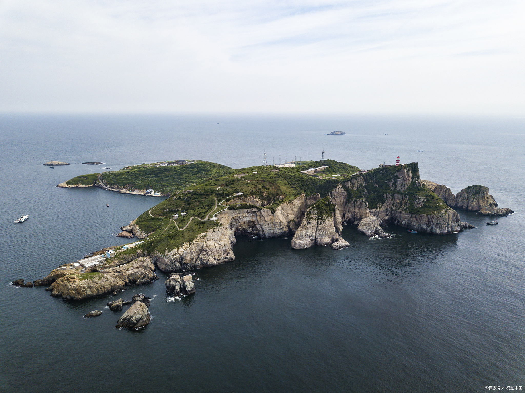 岛上的大沙岙海滩堪称中国难得一见的天堂,800米宽,600米长的贝壳沙滩