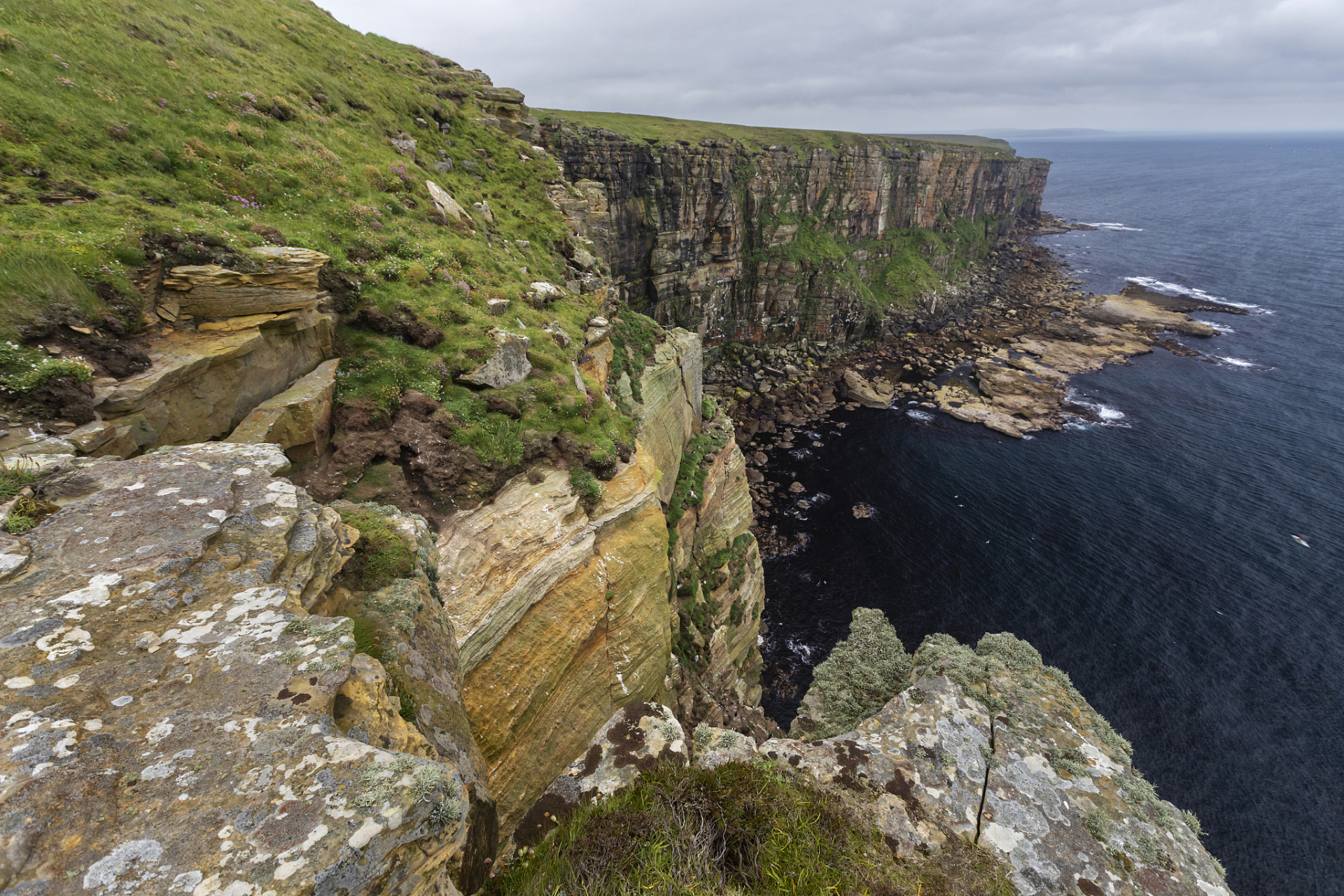 白垩悬崖(white cliffs of dover)位于英国英格兰南部,是一处令人叹为