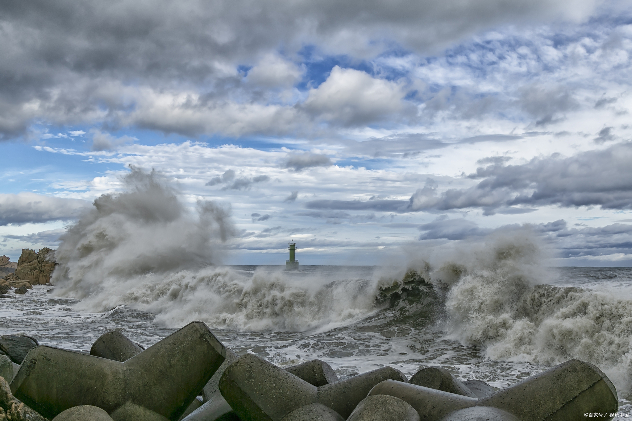 台风中的海面台风在海面上的样子古代台风海潮图大海台风图片台风海洋