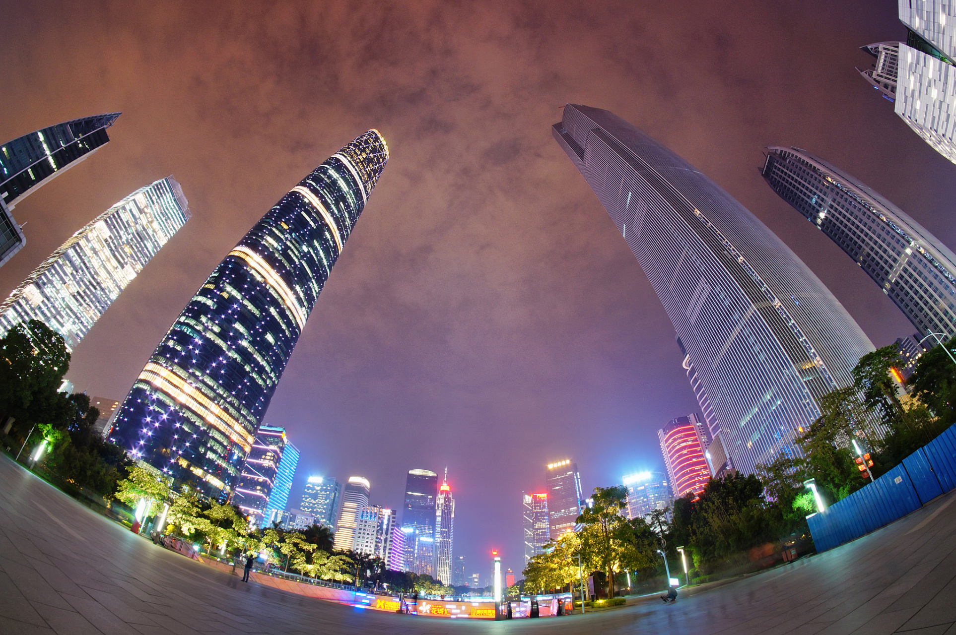 广州夜景魅力独特,珠江,广州塔,珠江新城,白云山和荔枝湾等地是欣赏